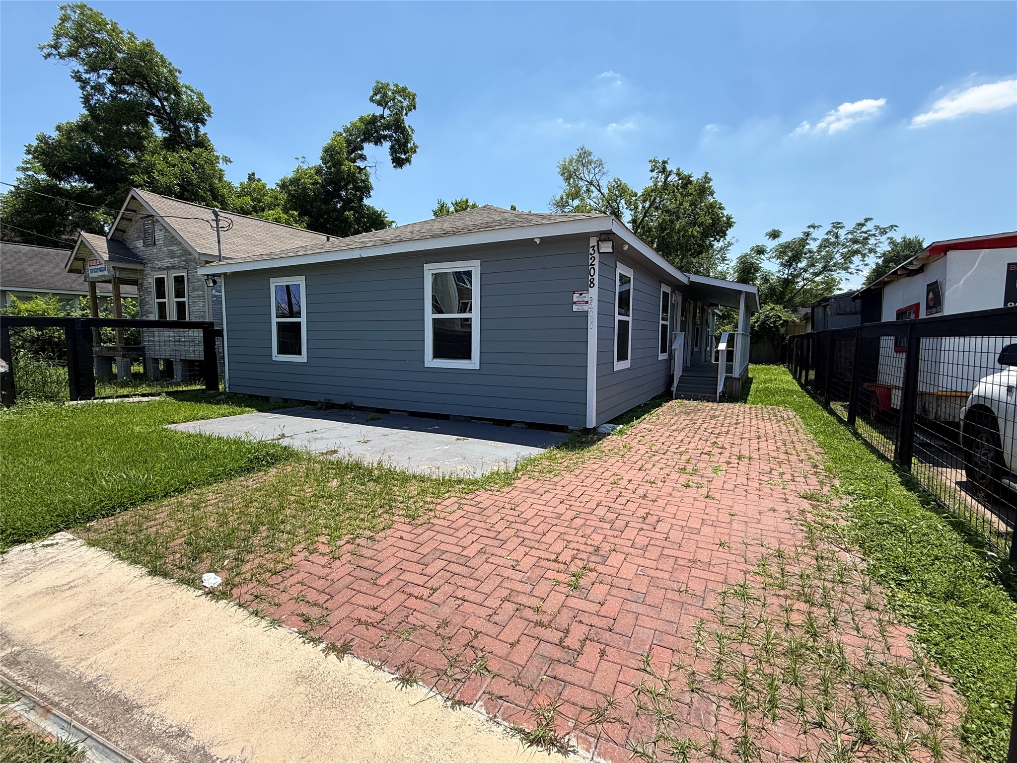 Listing photo 1
