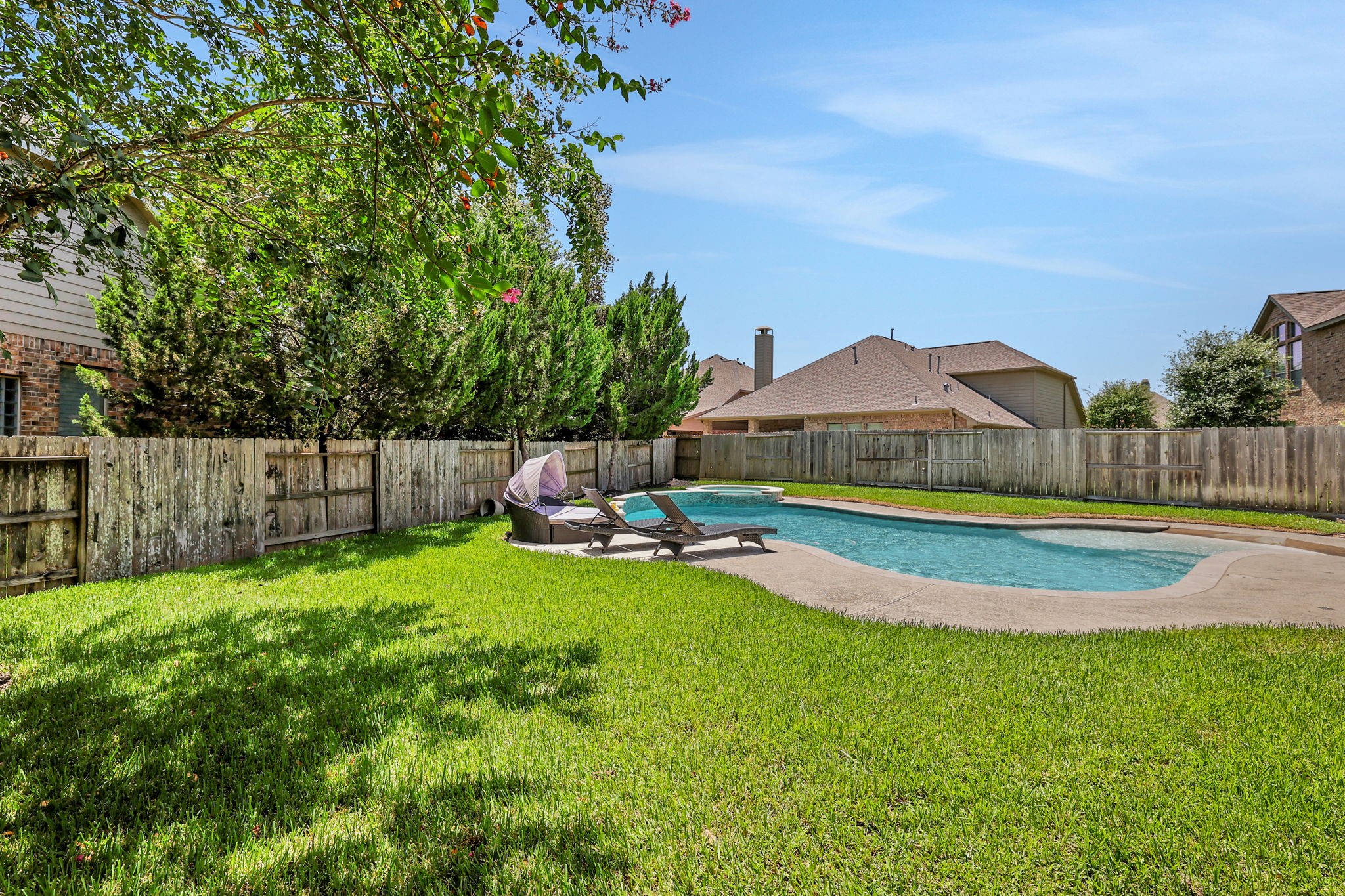 Listing photo 4