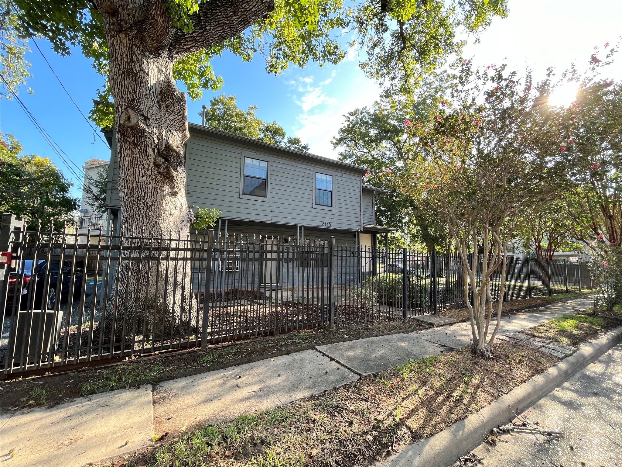 Listing photo 1