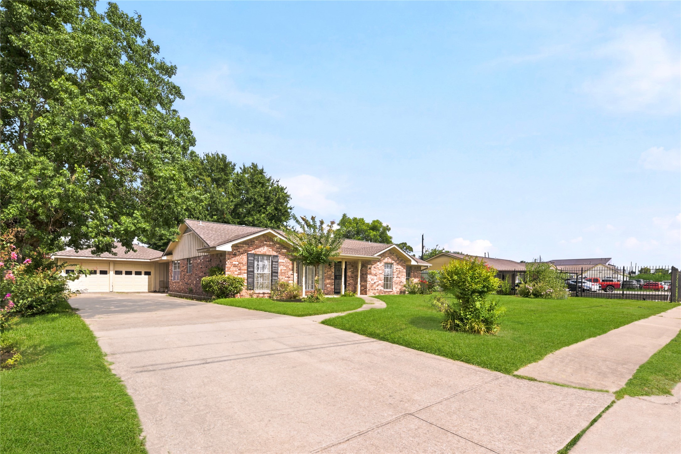 Listing photo 1