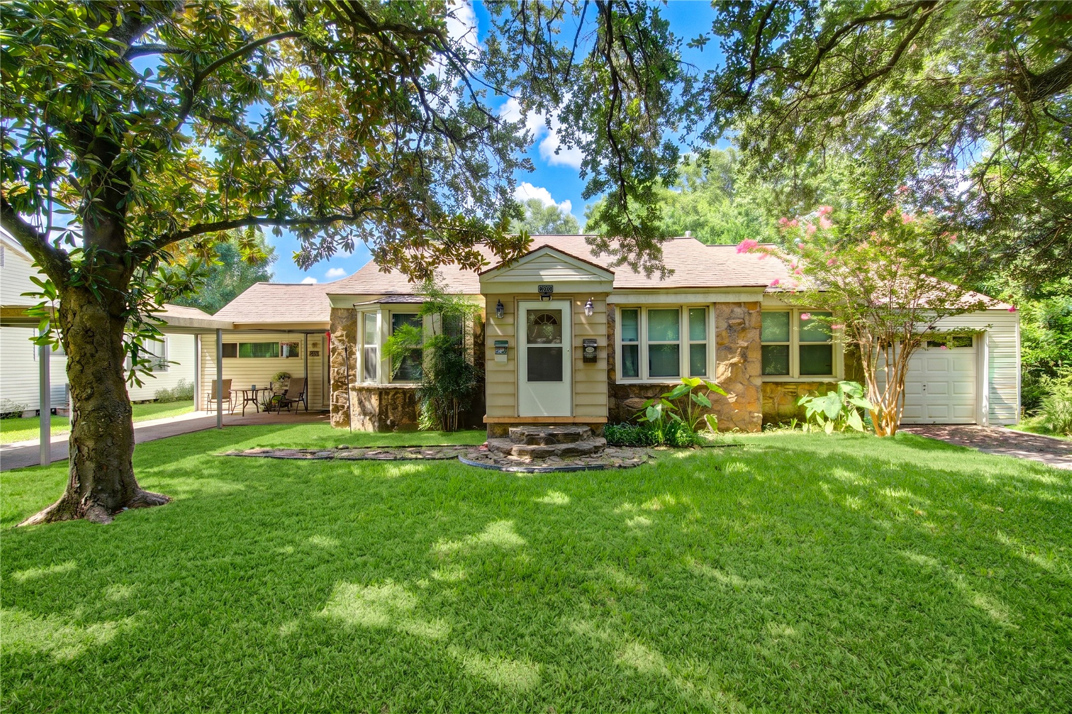 Listing photo 1
