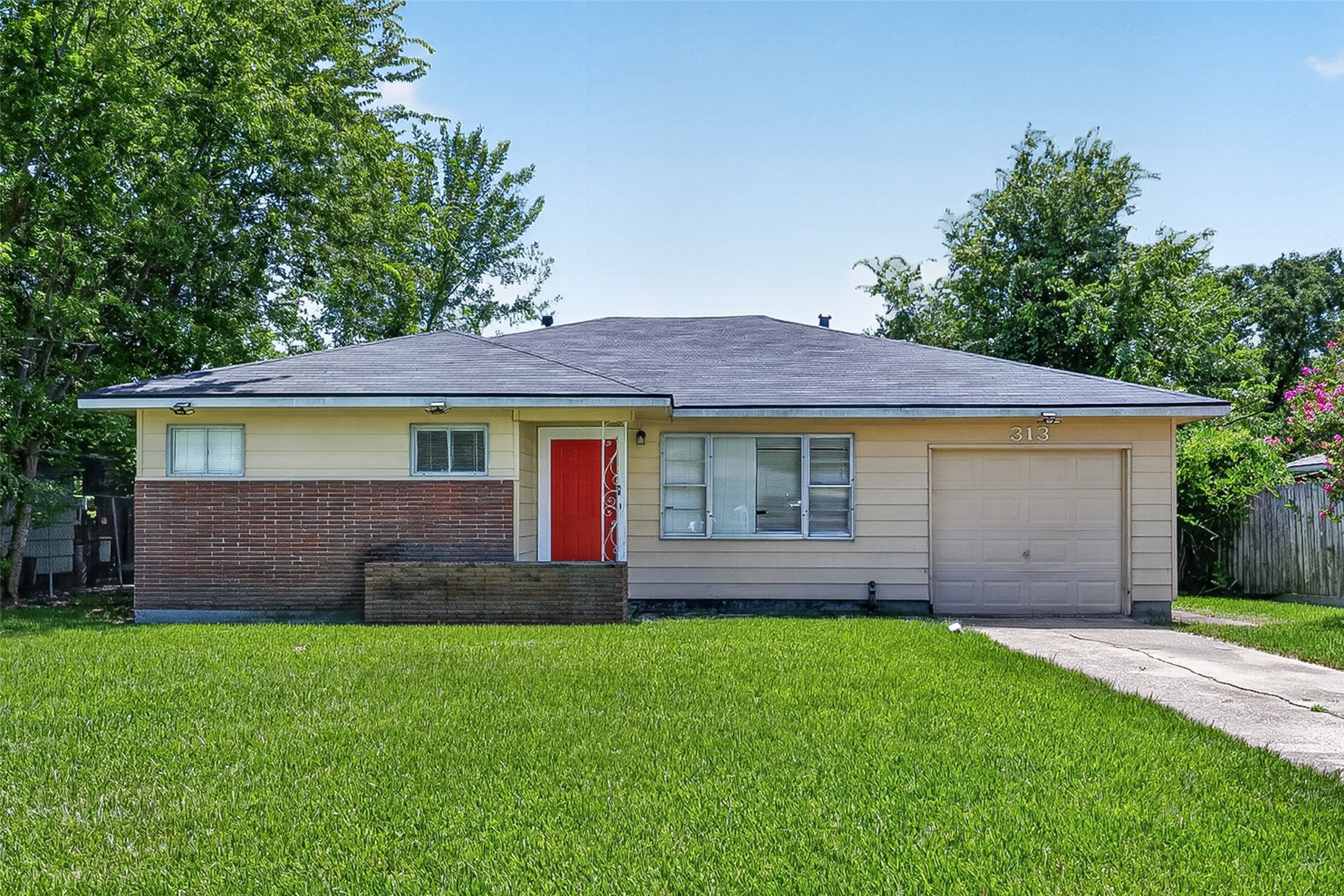 Listing photo 1