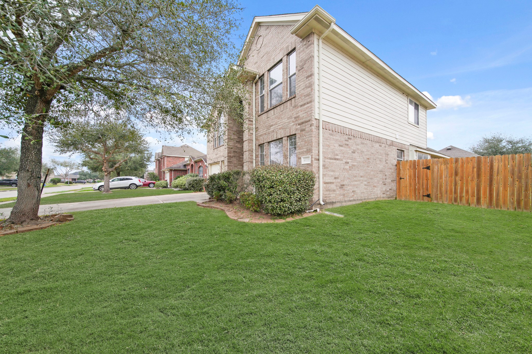 Listing photo 3