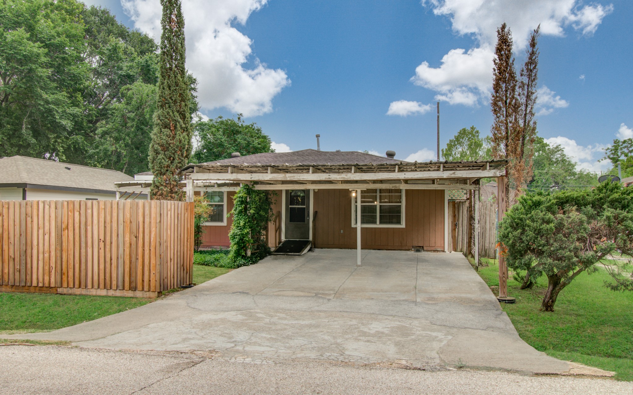 Listing photo 1