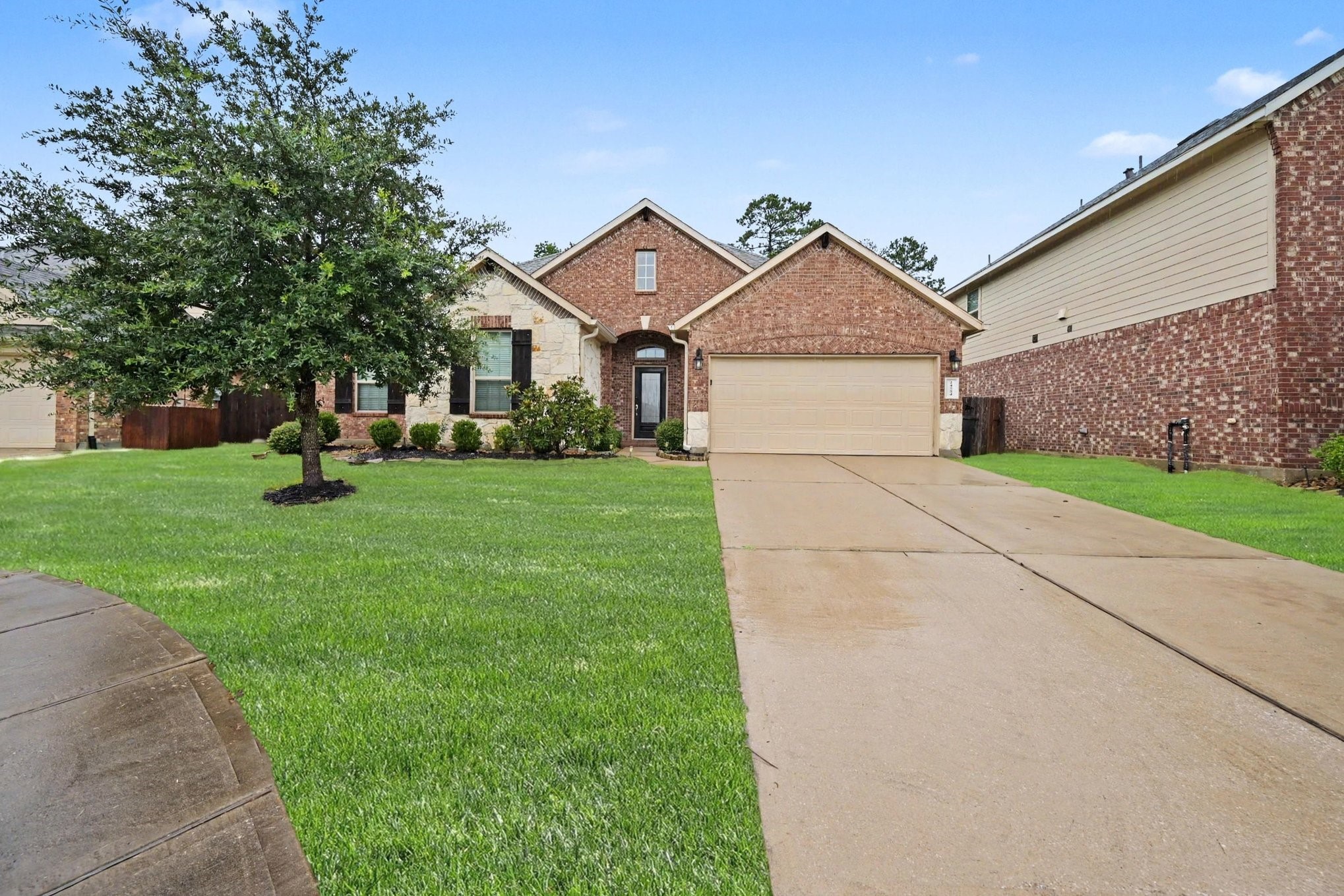 Listing photo 2