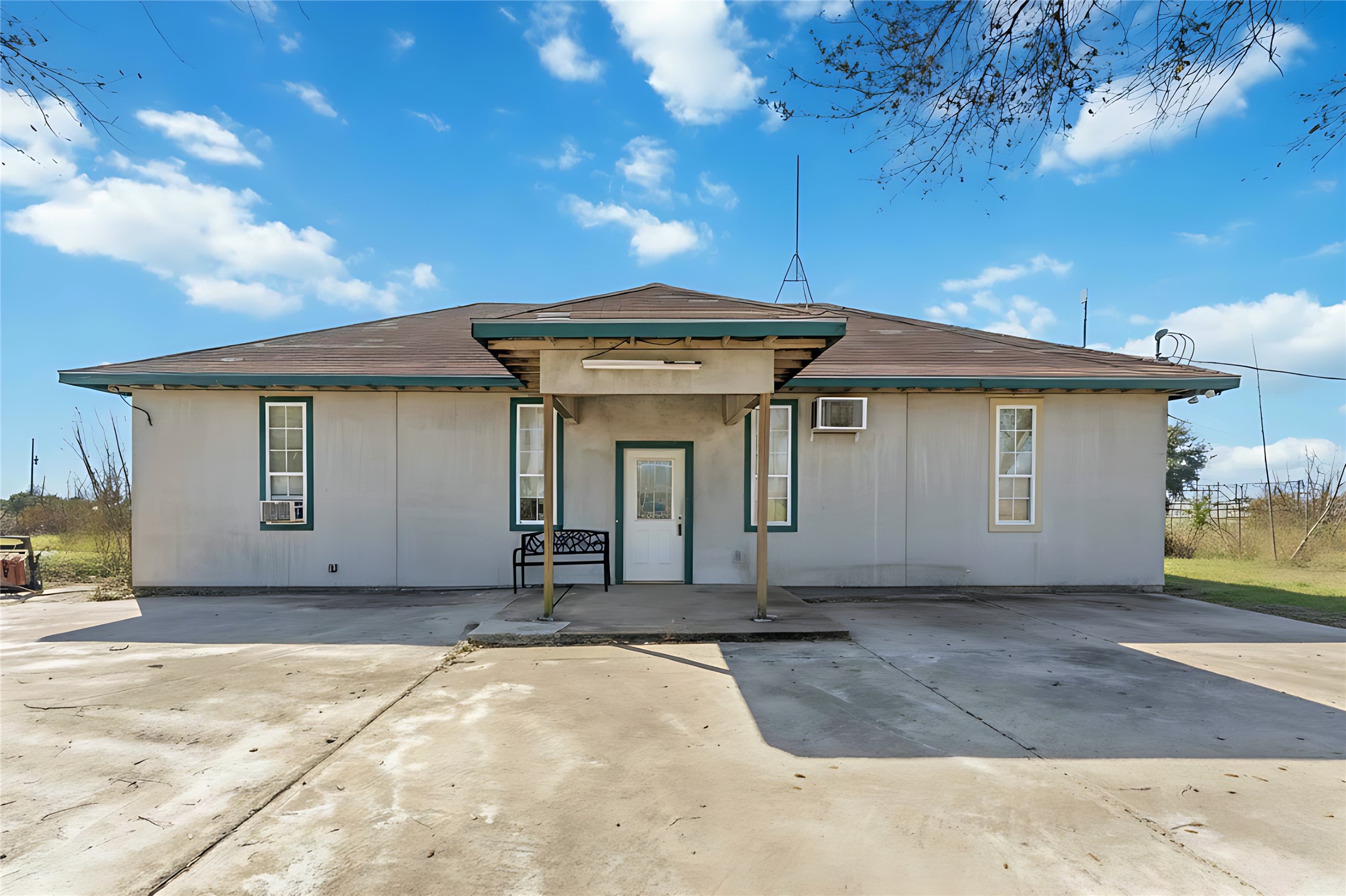 Listing photo 1