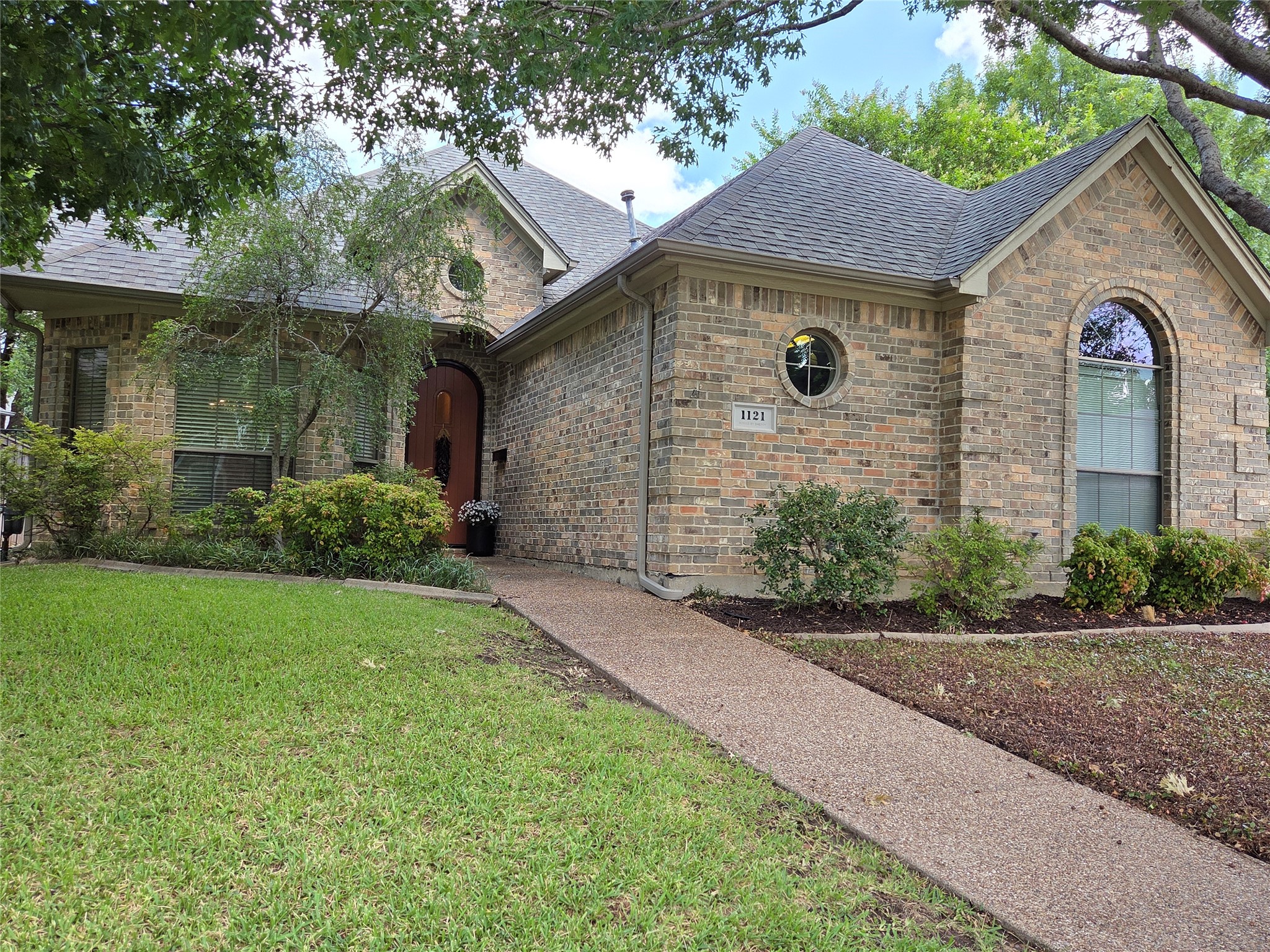 Listing photo 1