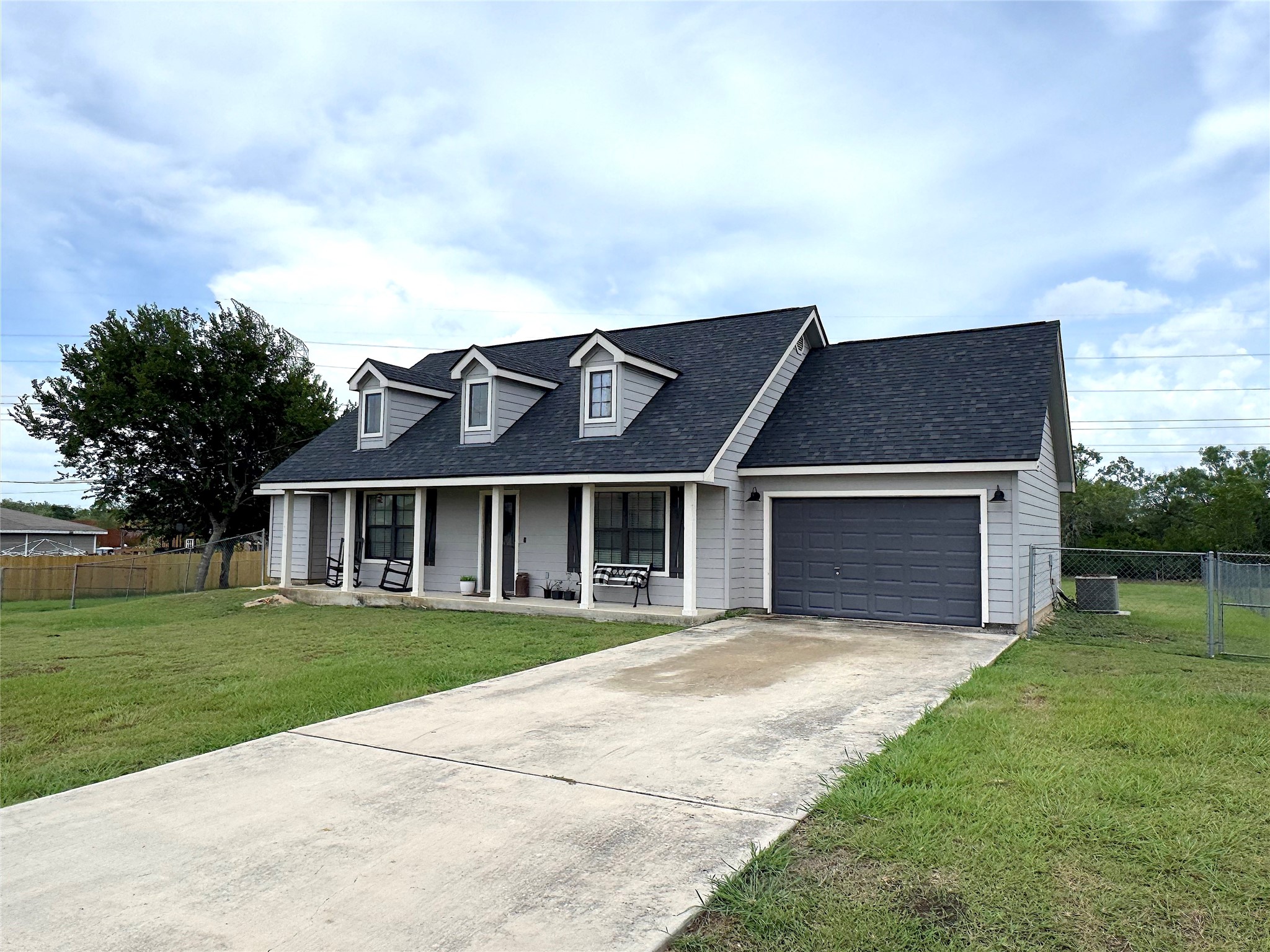Listing photo 3