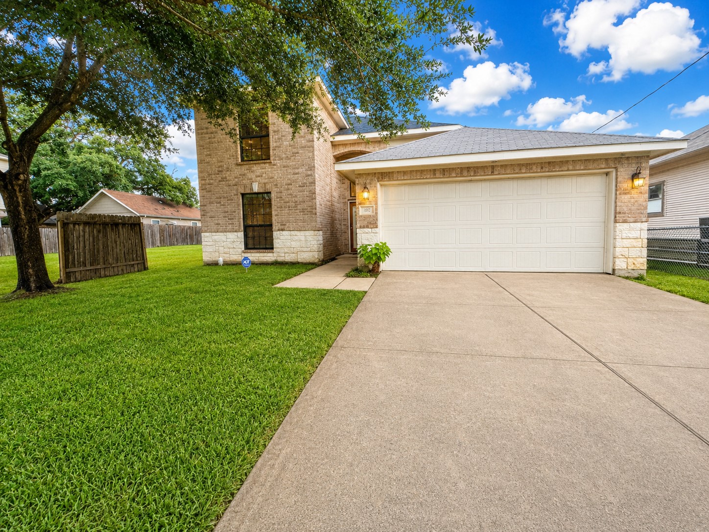 Listing photo 1