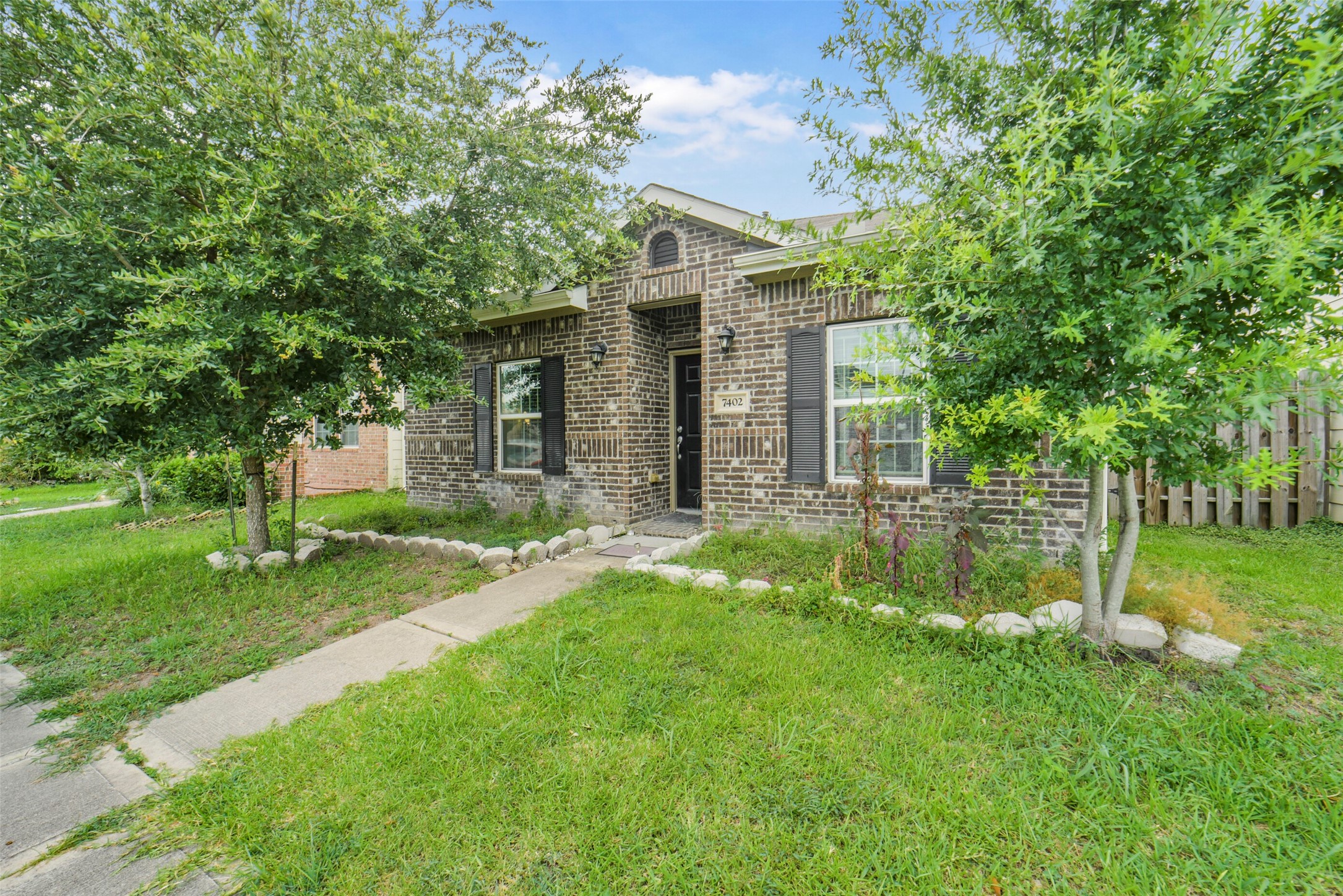 Listing photo 1