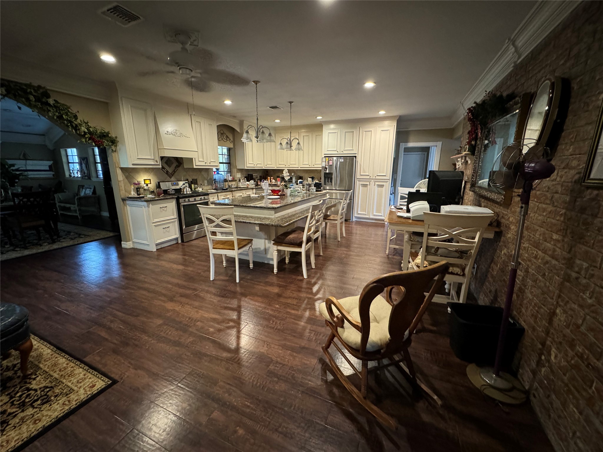 Listing photo 1