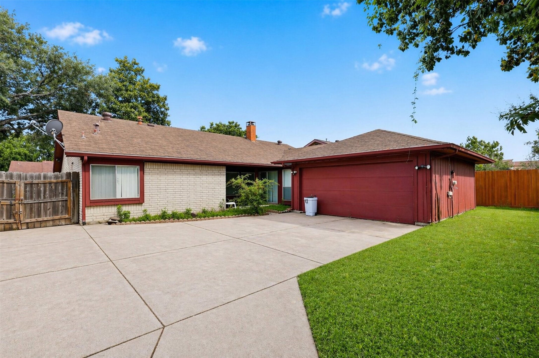 Listing photo 3