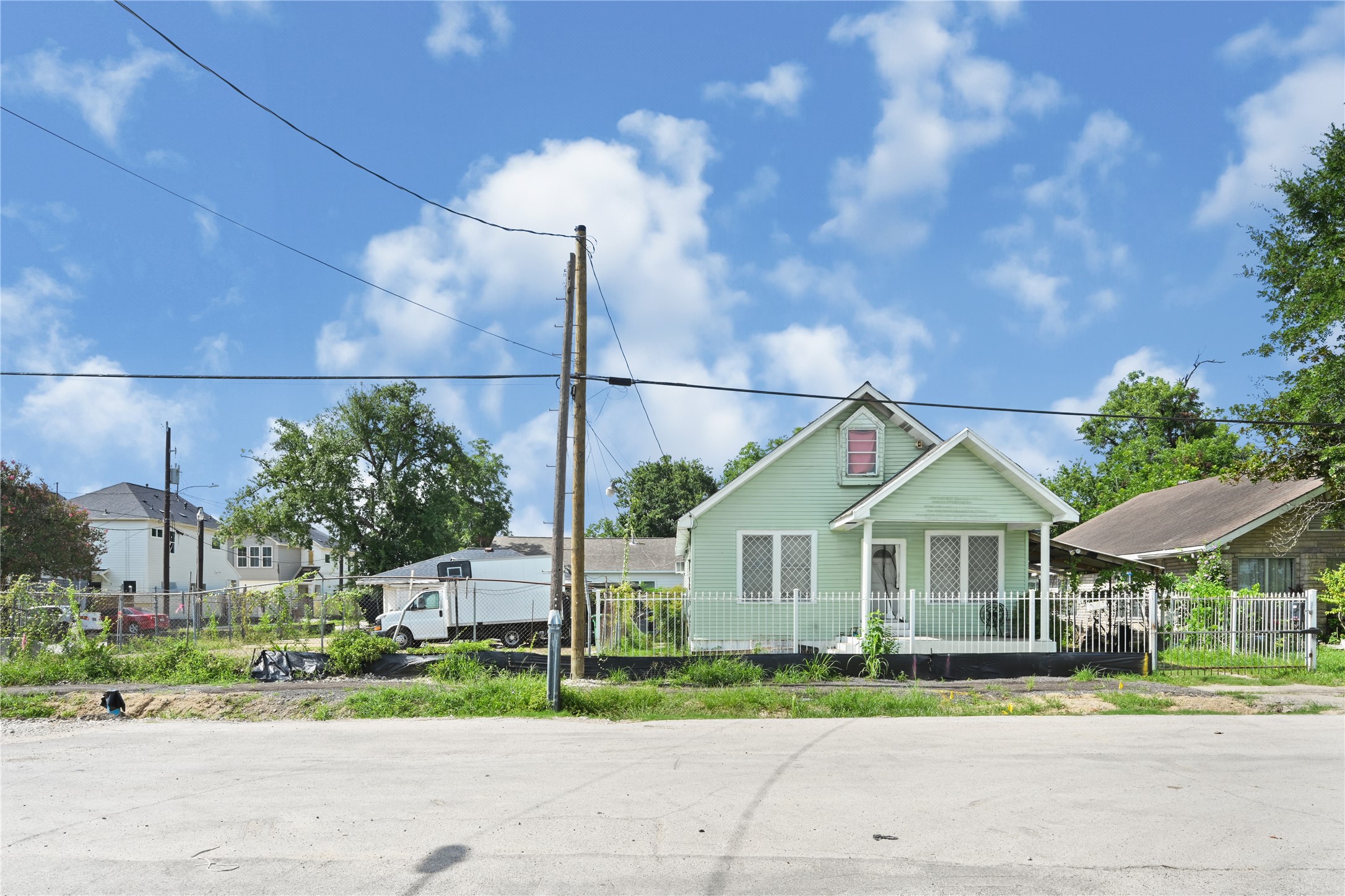 Listing photo 1