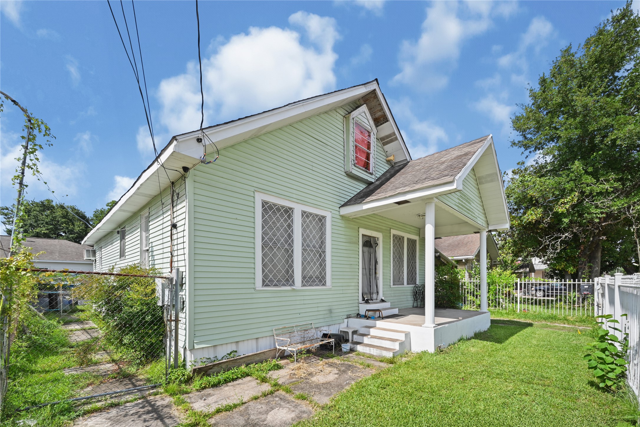 Listing photo 2