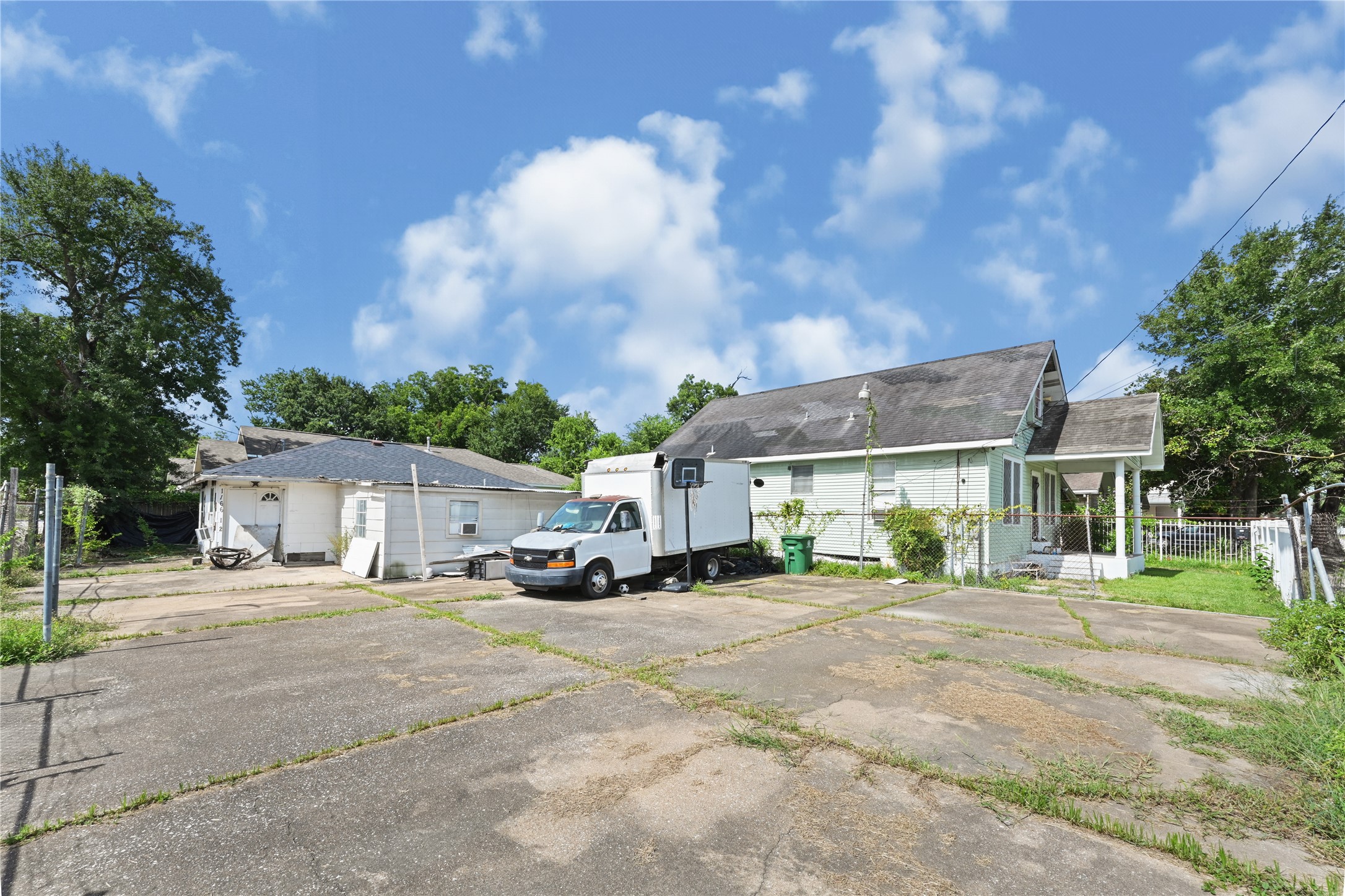 Listing photo 4