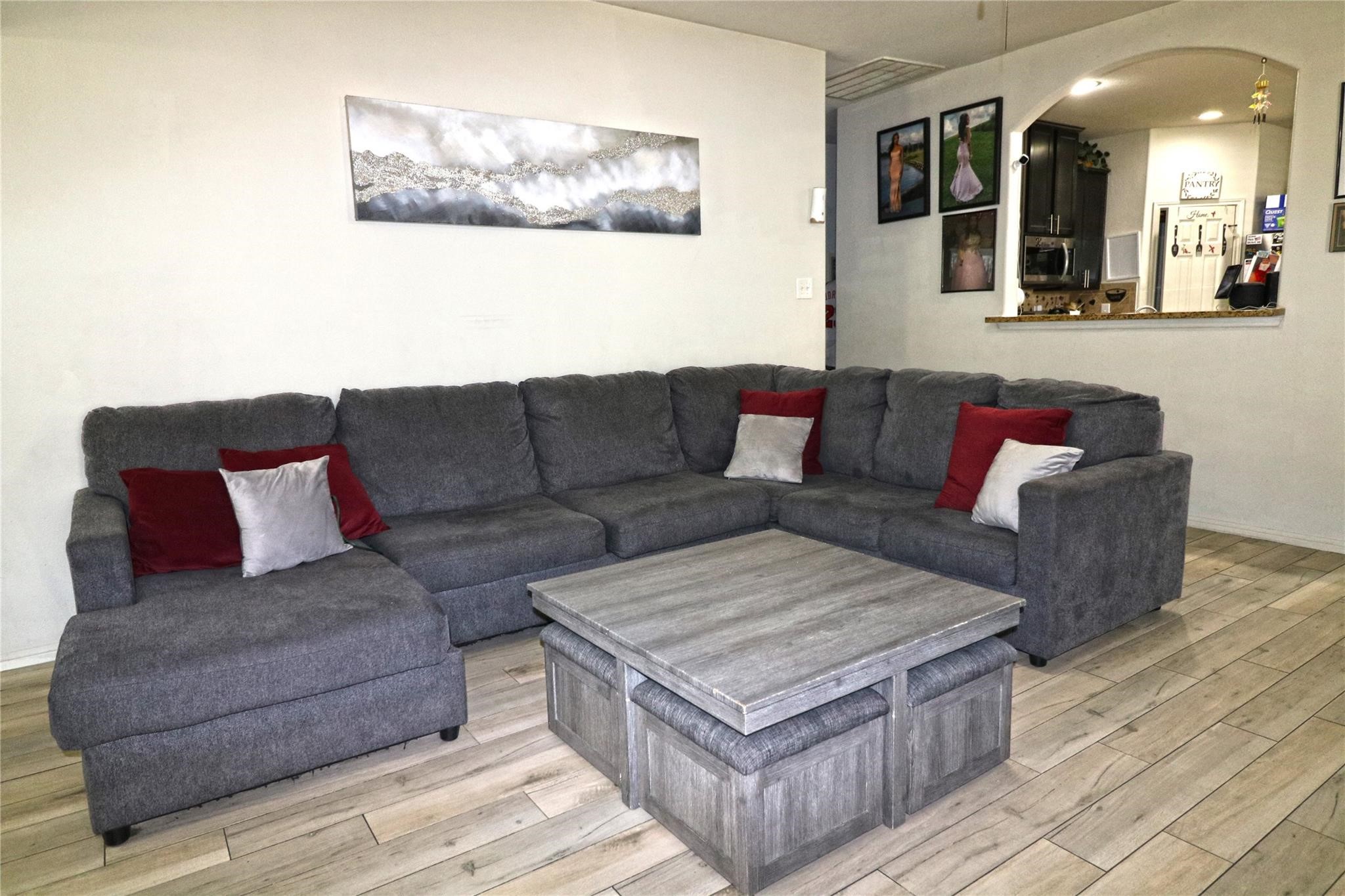Listing photo 2