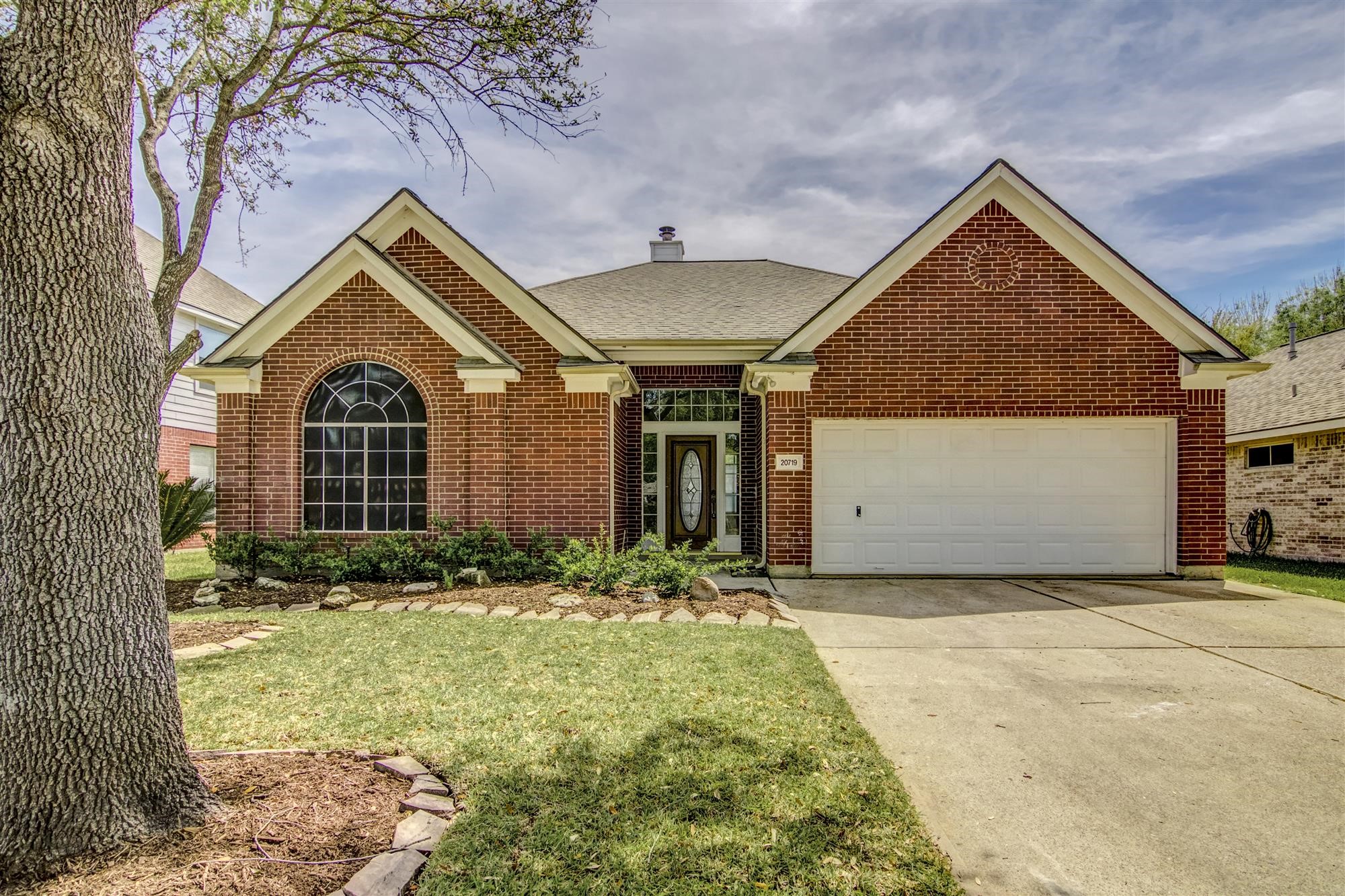 Listing photo 1