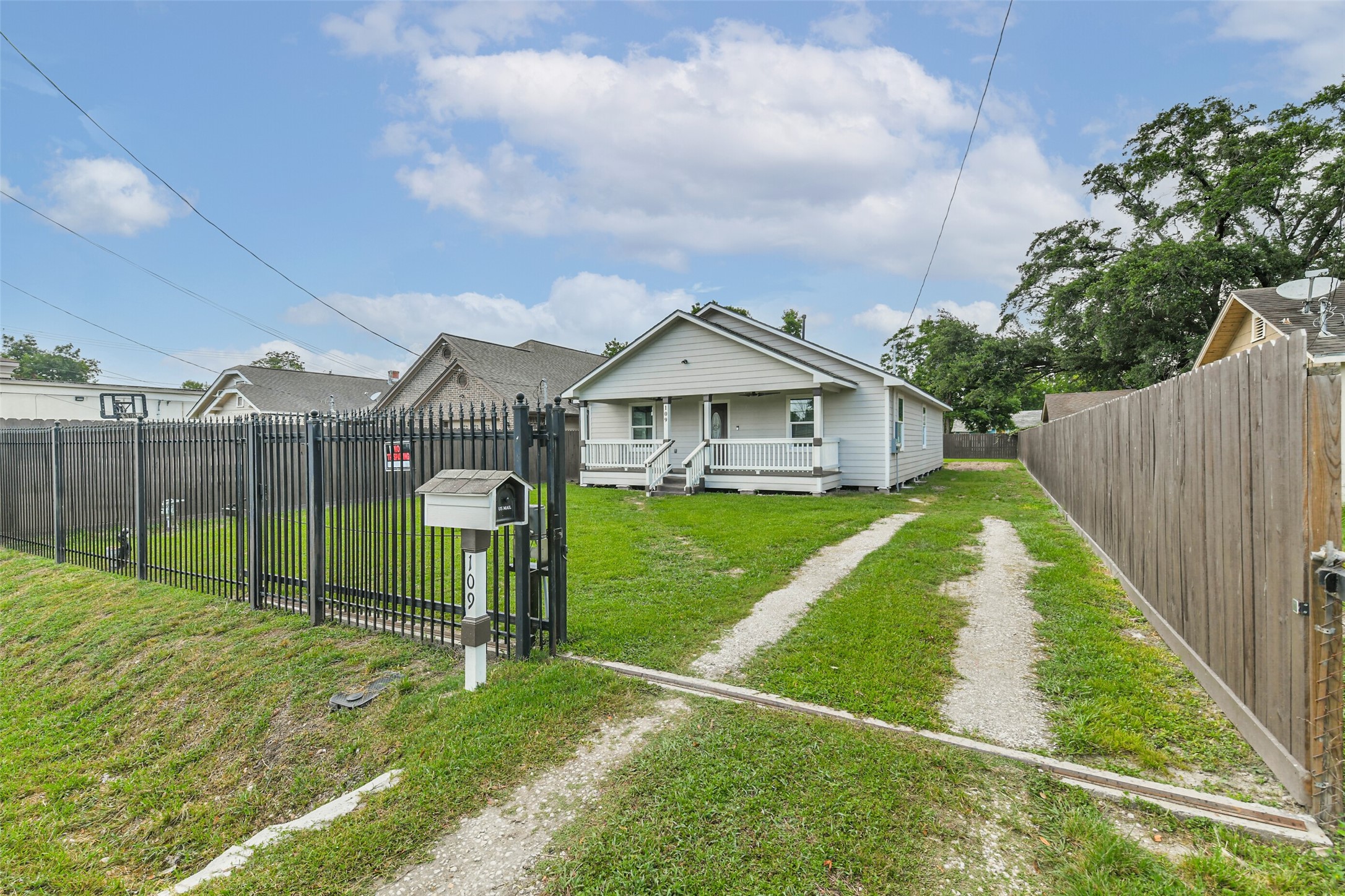 Listing photo 2