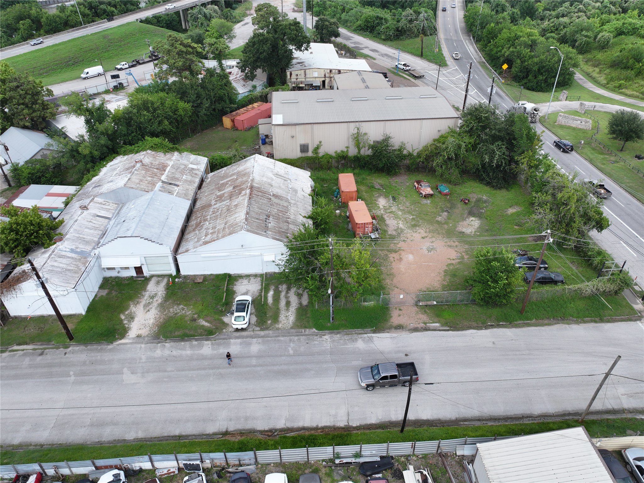 Listing photo 2