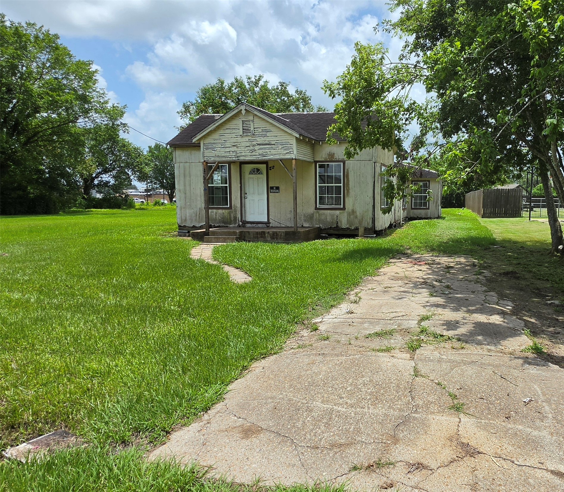 Listing photo 1
