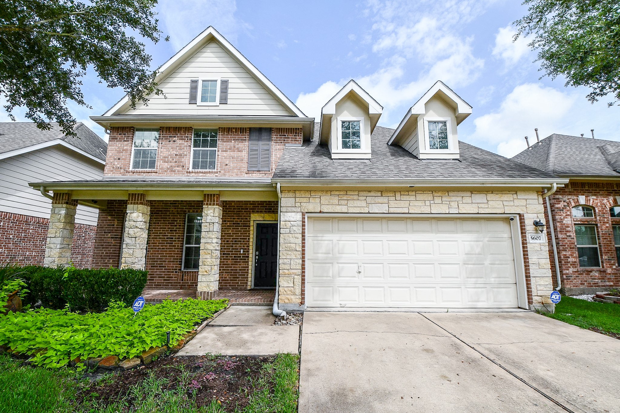 Listing photo 1