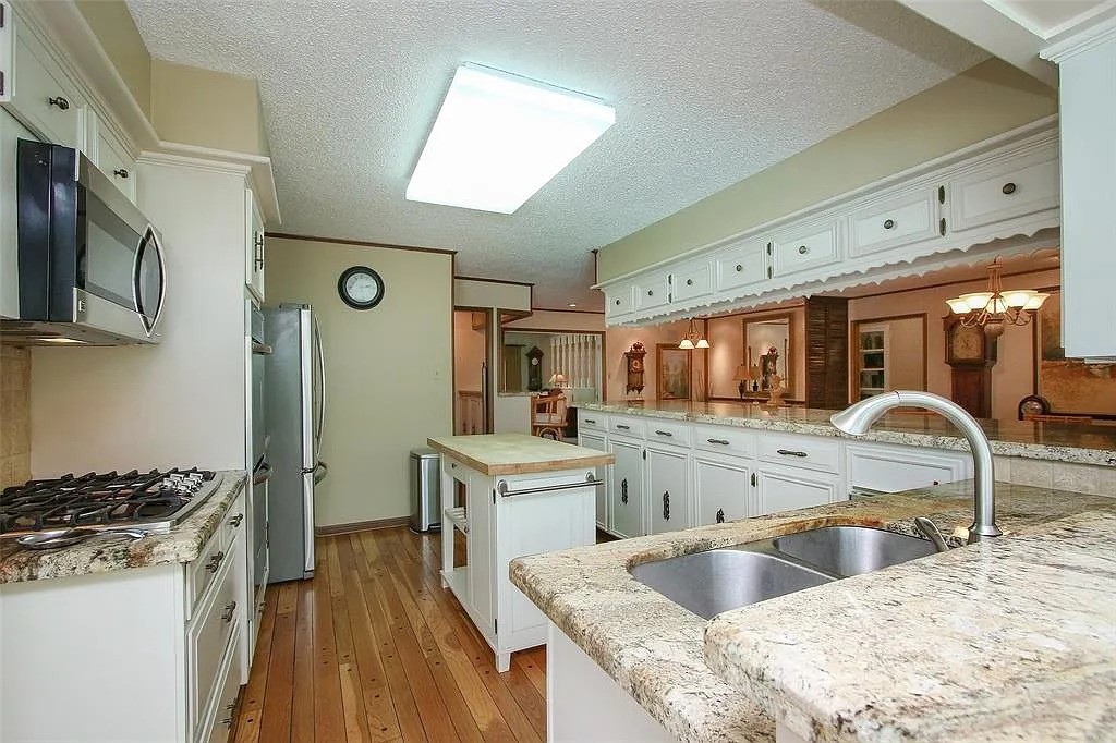 Listing photo 5
