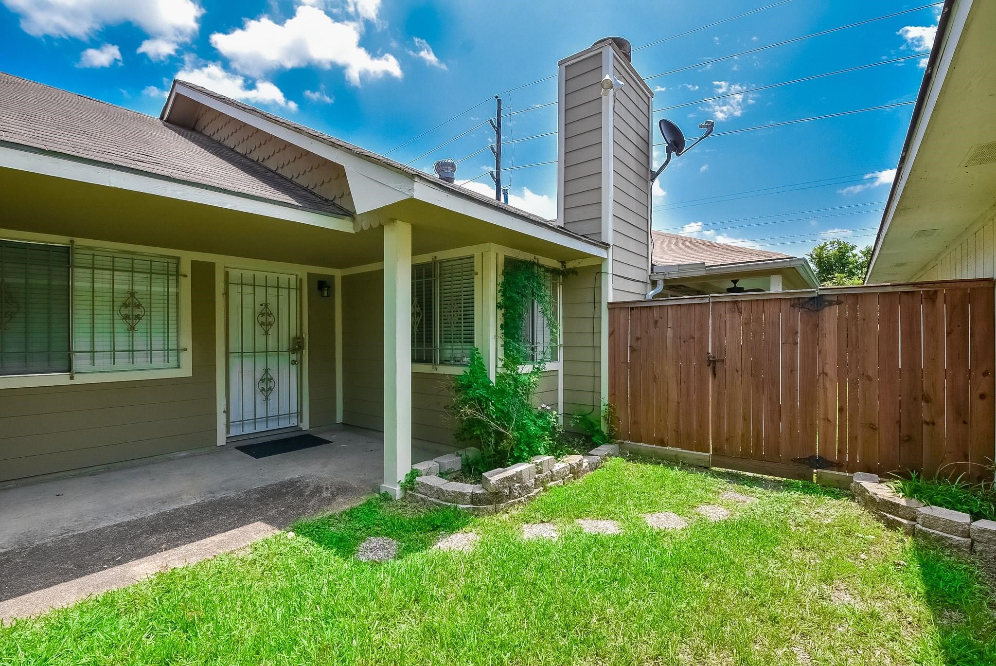 Listing photo 3