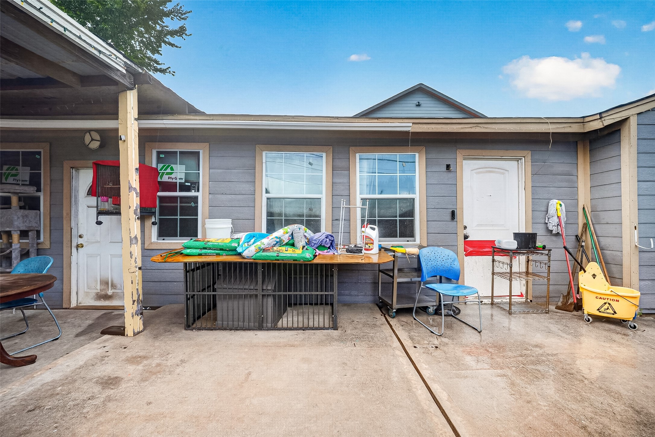 Listing photo 2