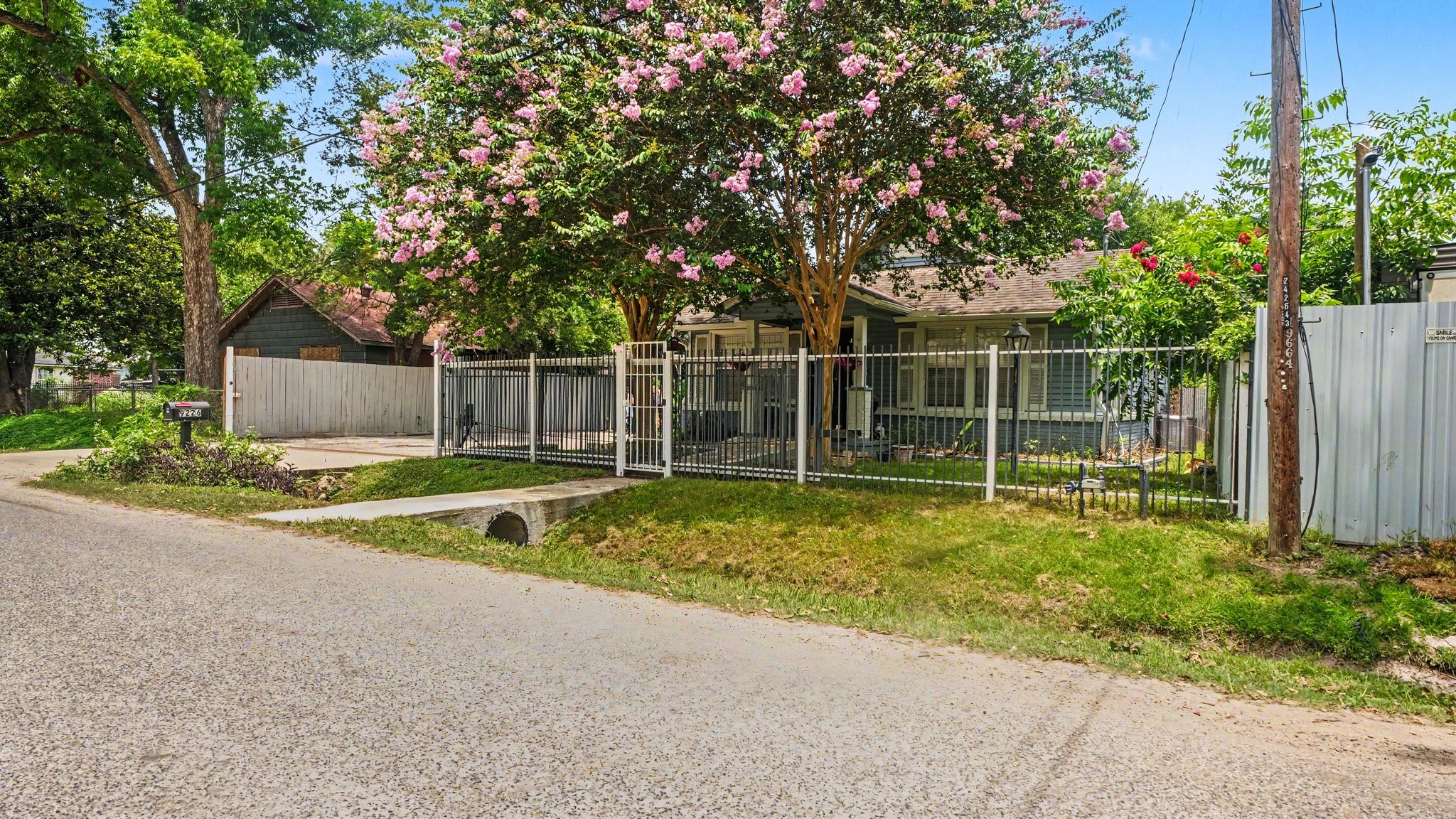 Listing photo 4