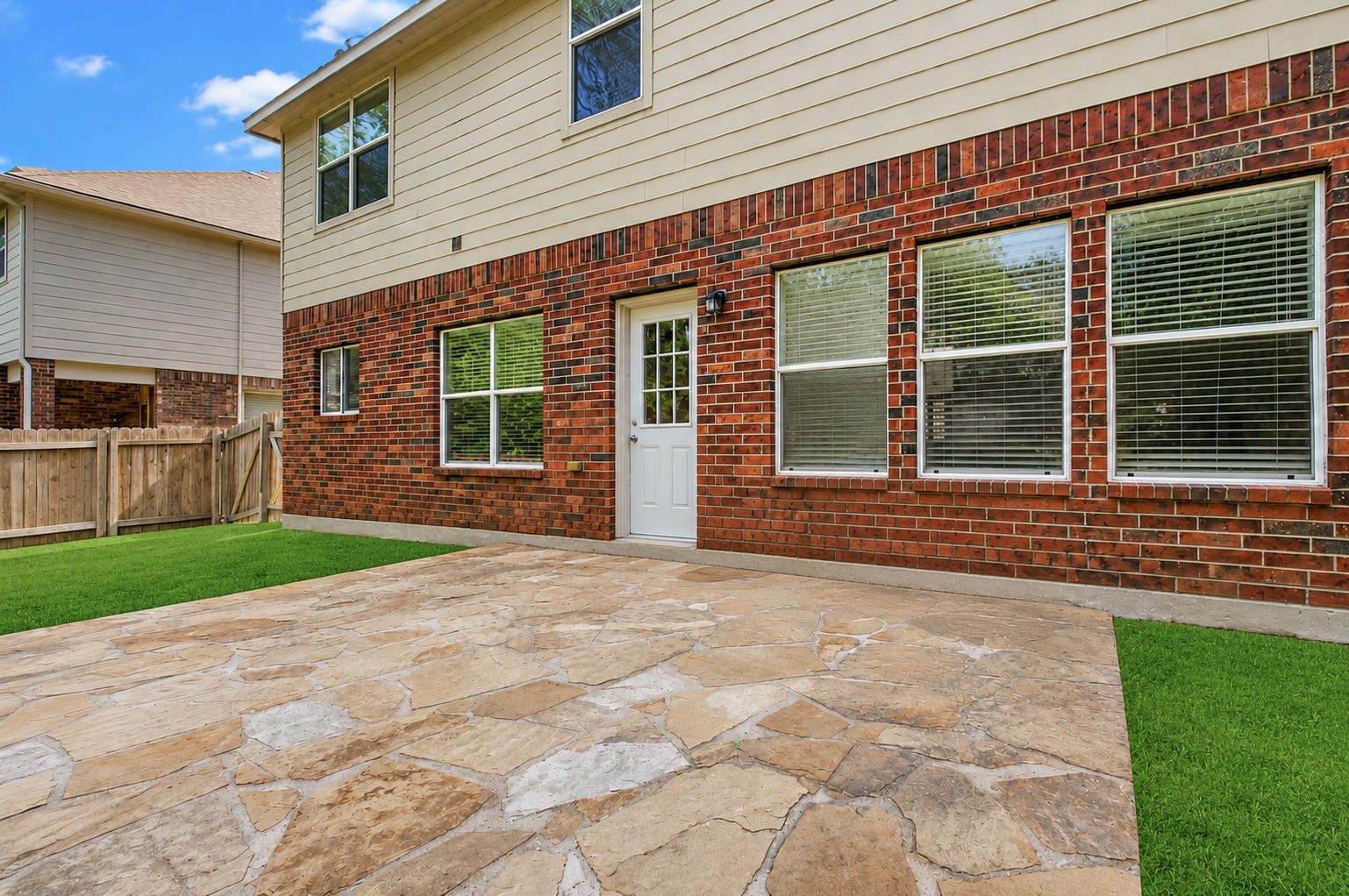 Listing photo 3