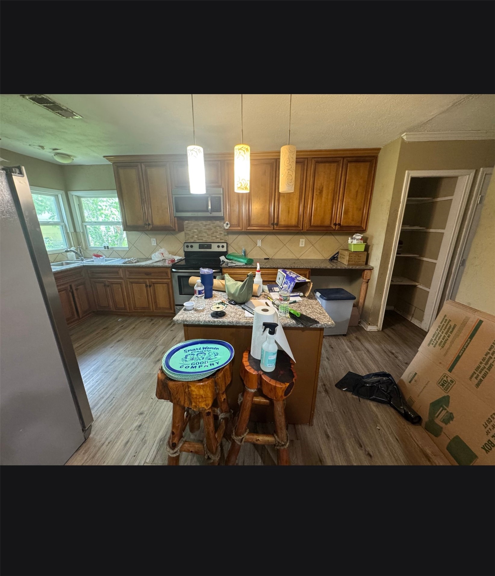 Listing photo 2