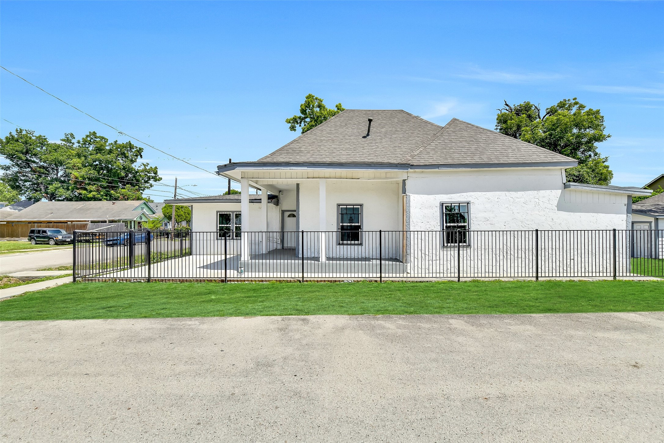 Listing photo 1