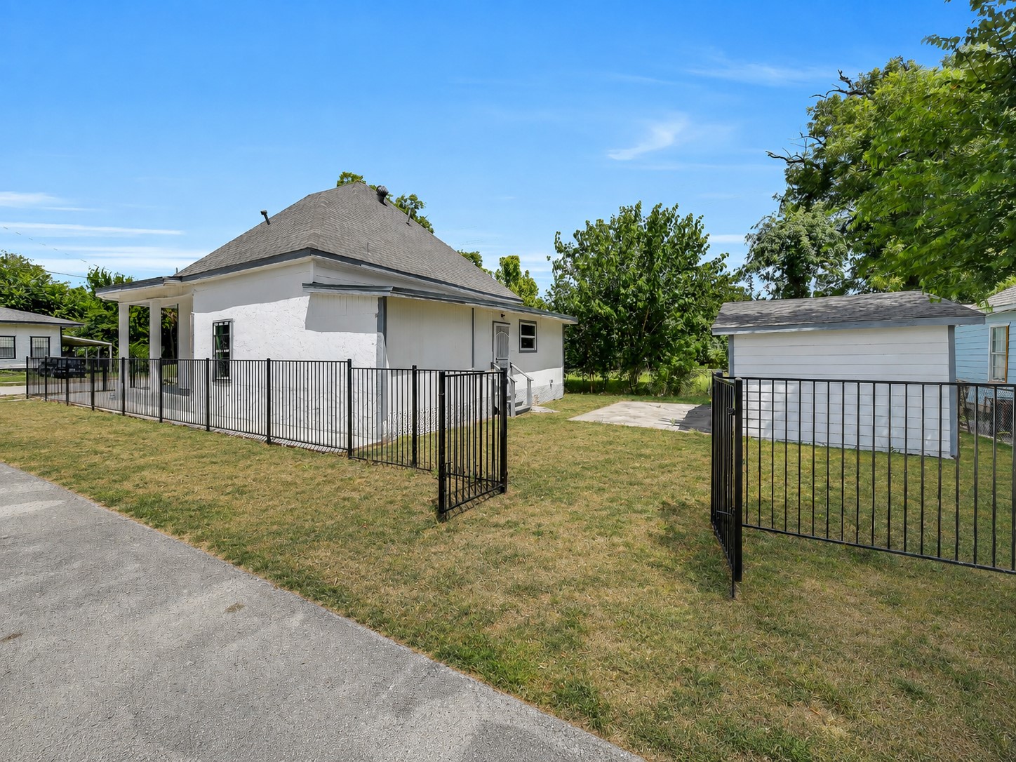 Listing photo 1