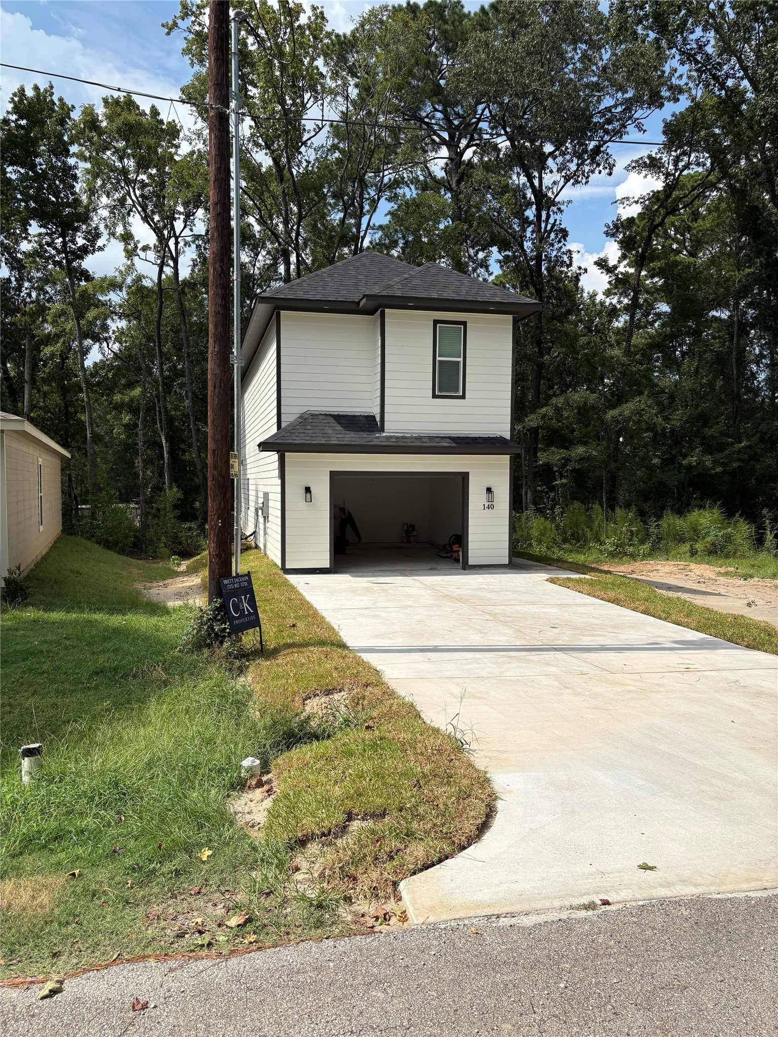 Listing photo 2