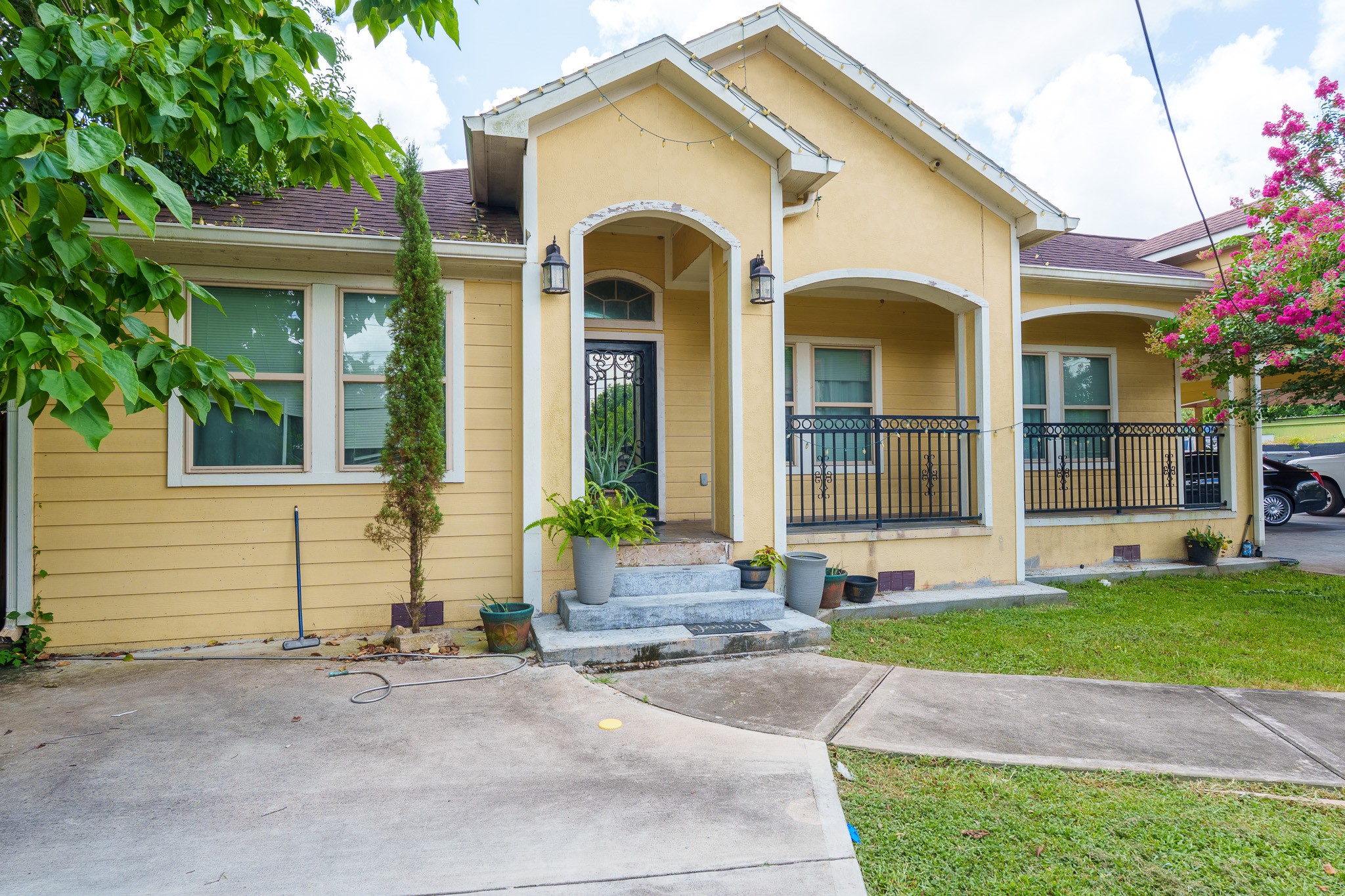Listing photo 1