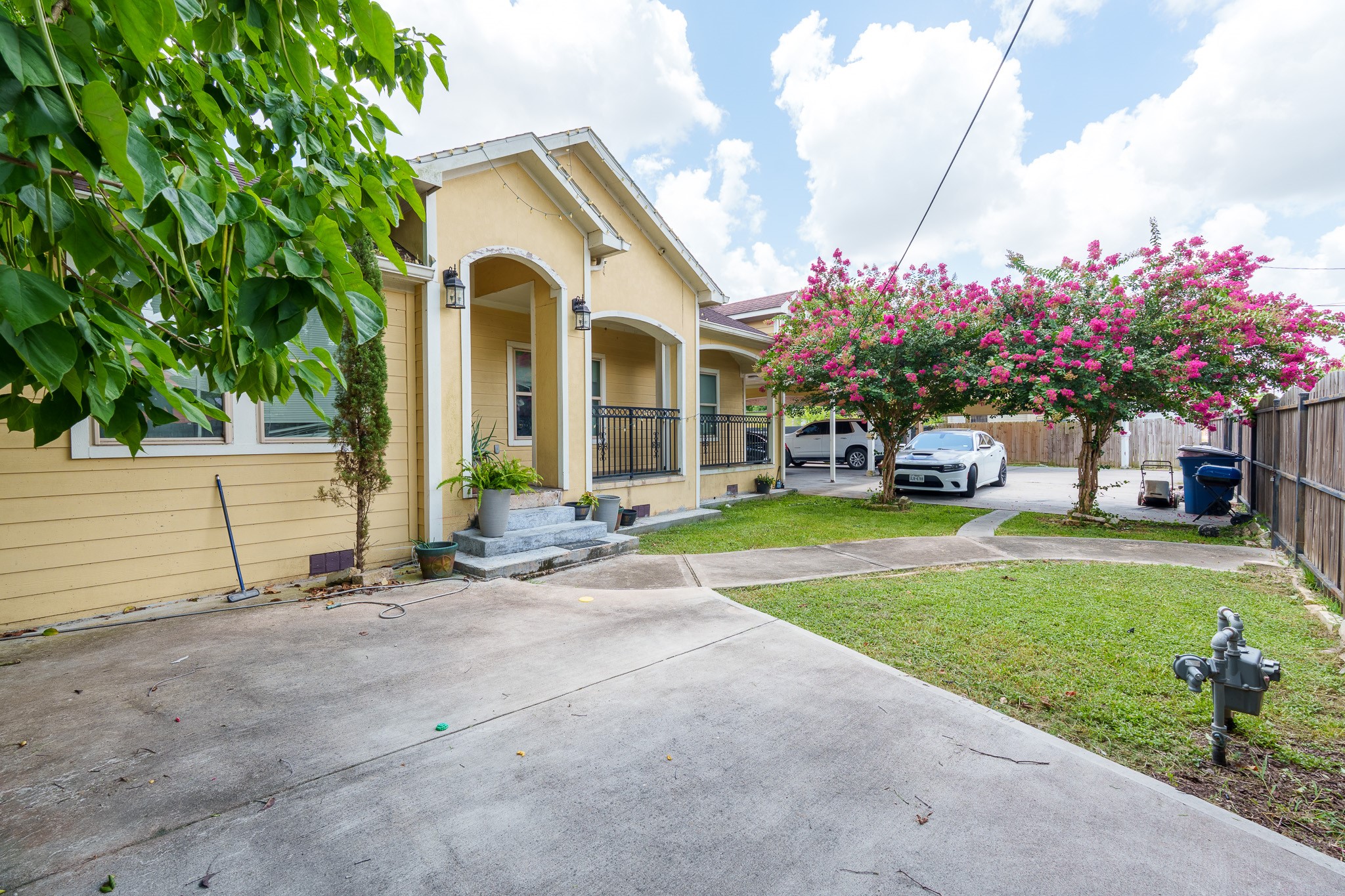 Listing photo 1