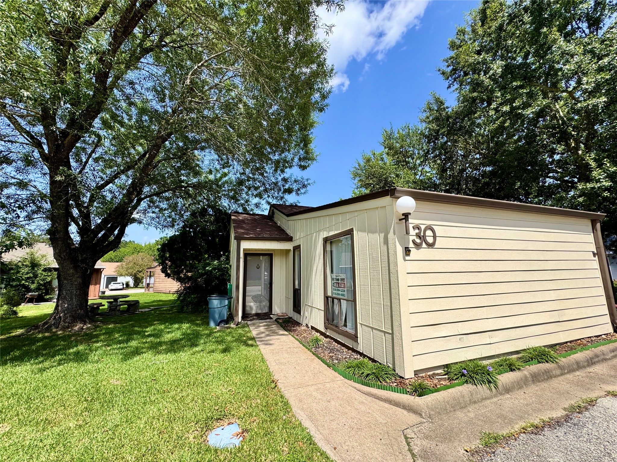 Listing photo 1