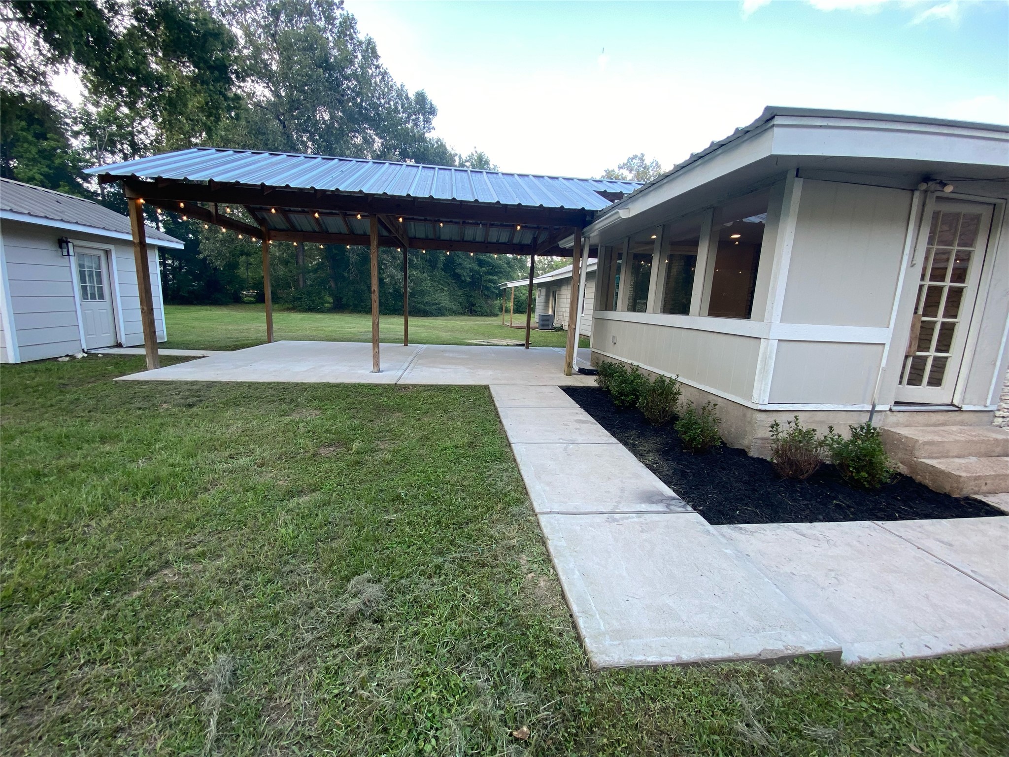 Listing photo 4