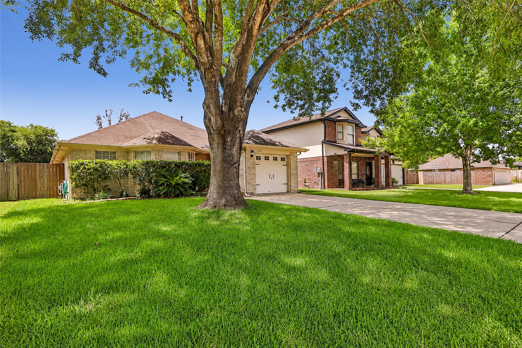 Listing photo 2
