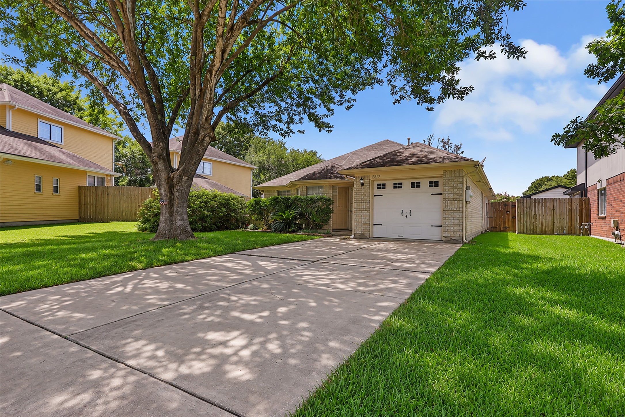 Listing photo 3