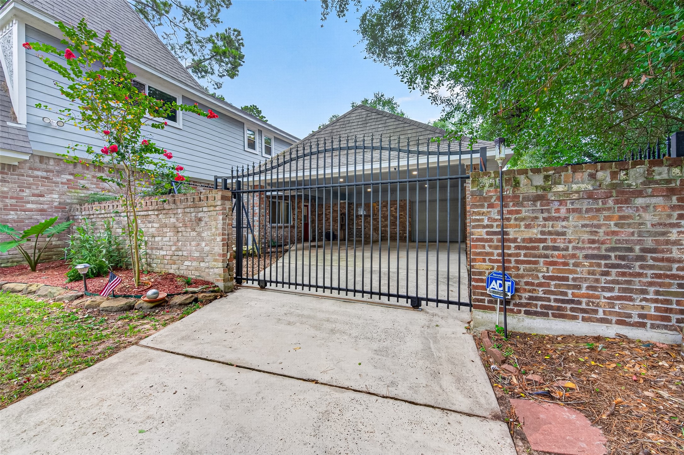 Listing photo 4
