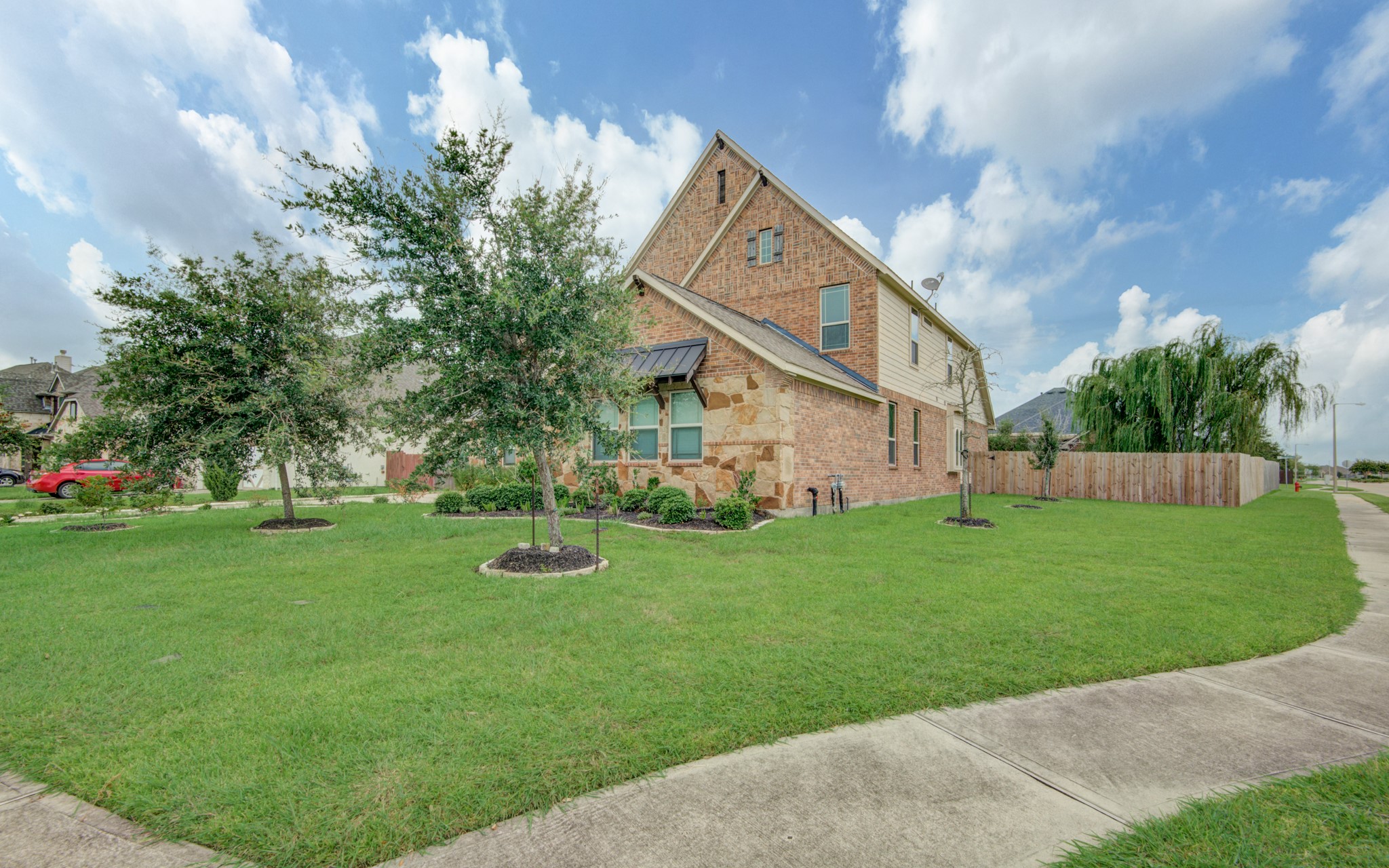 Listing photo 2