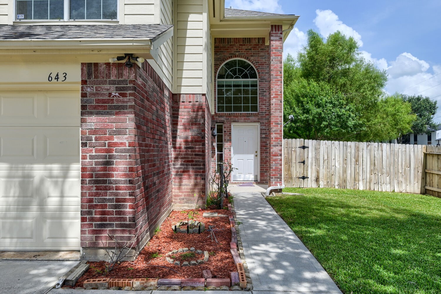 Listing photo 1