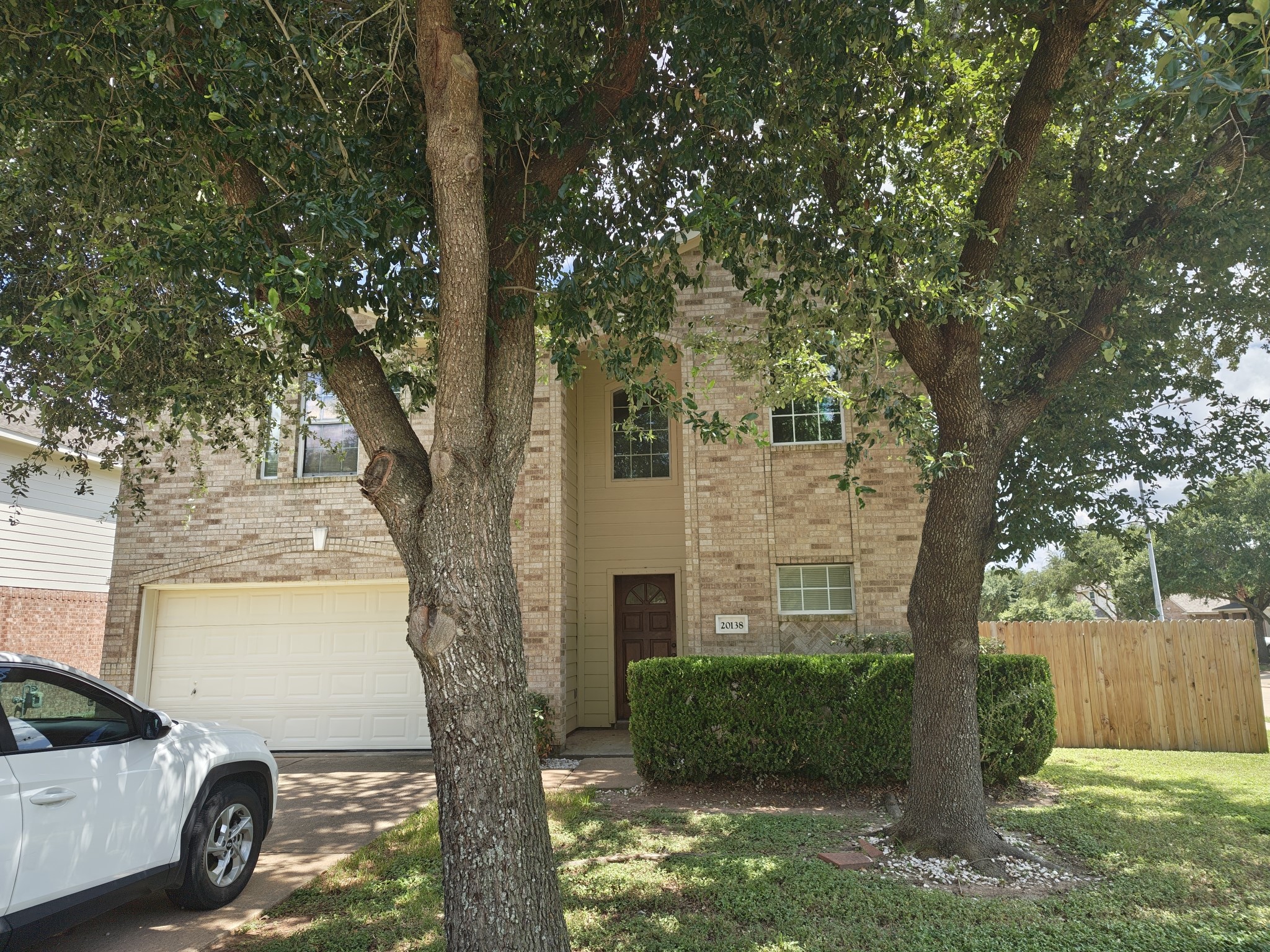 Listing photo 2