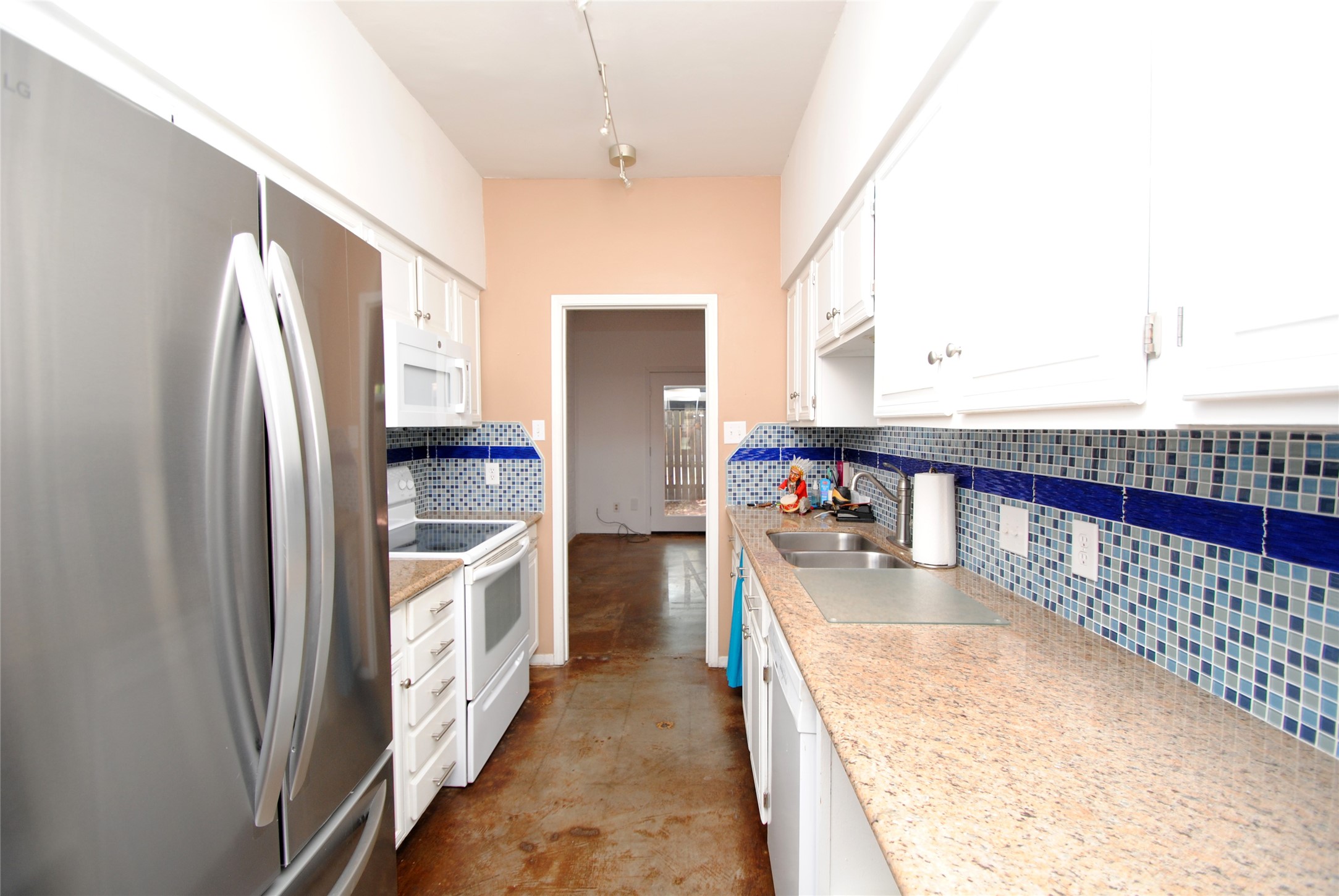 Listing photo 5