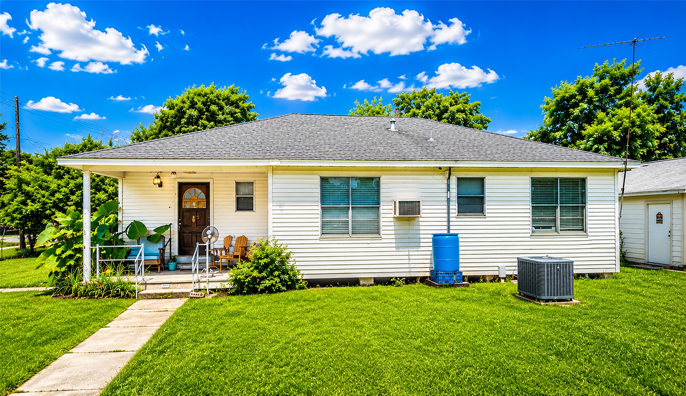 Listing photo 3