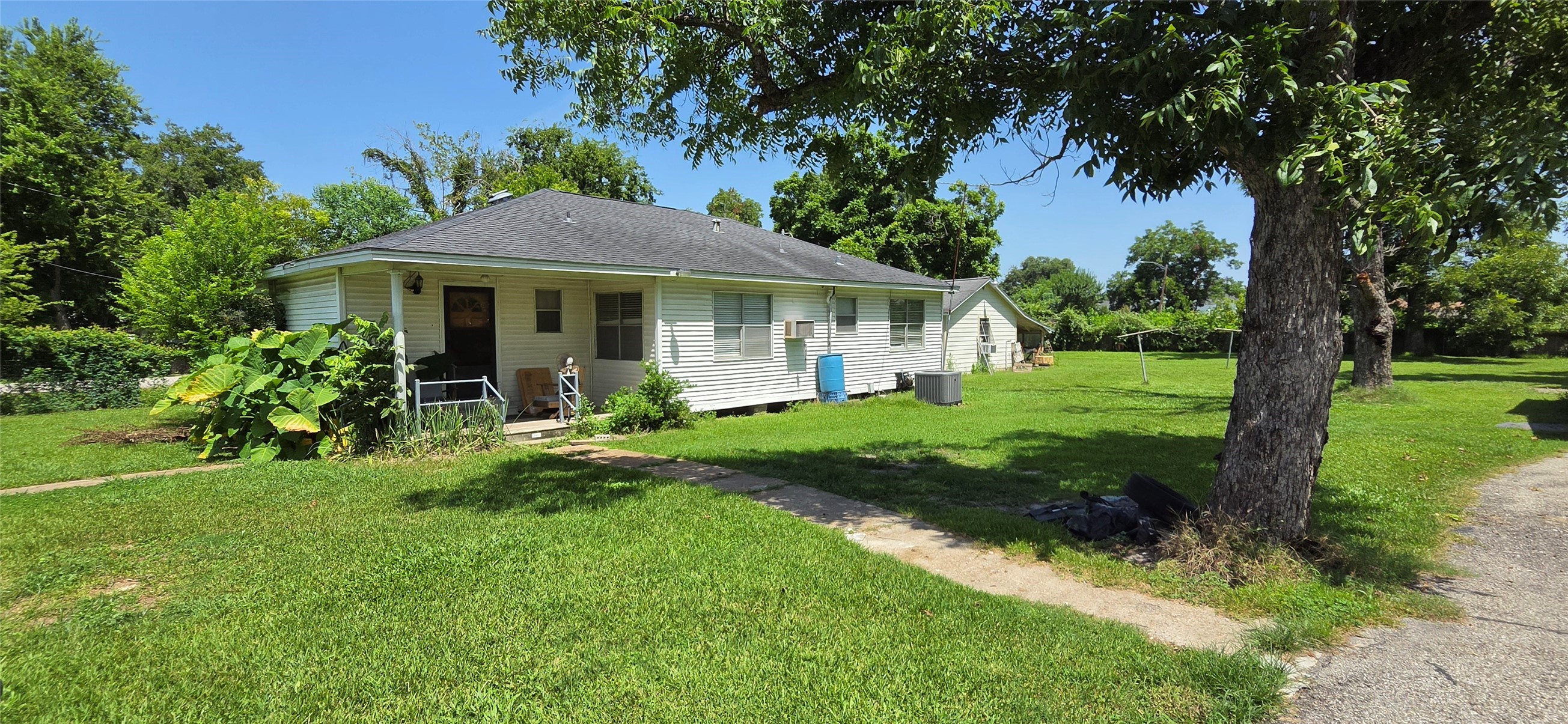 Listing photo 4