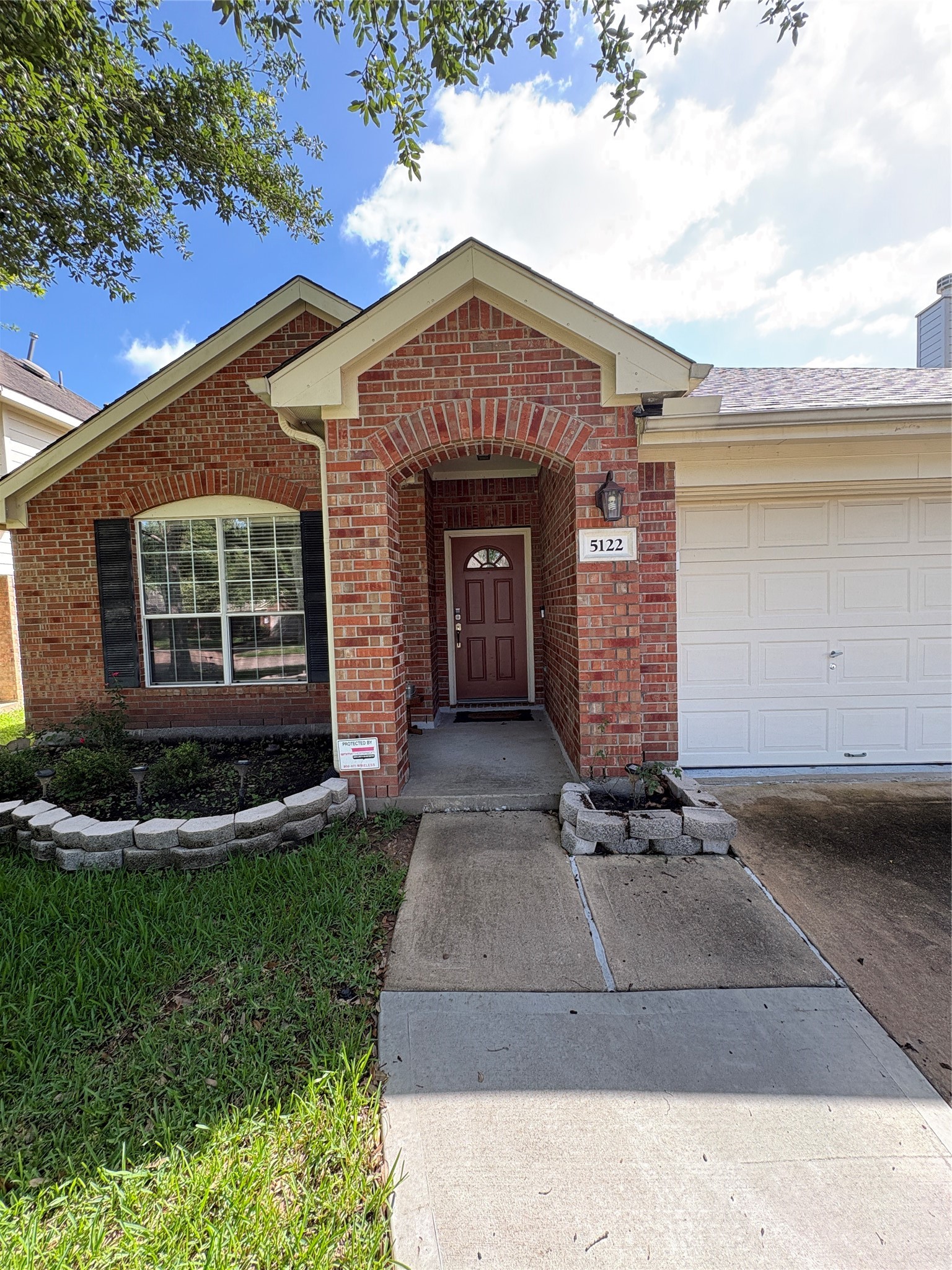 Listing photo 1