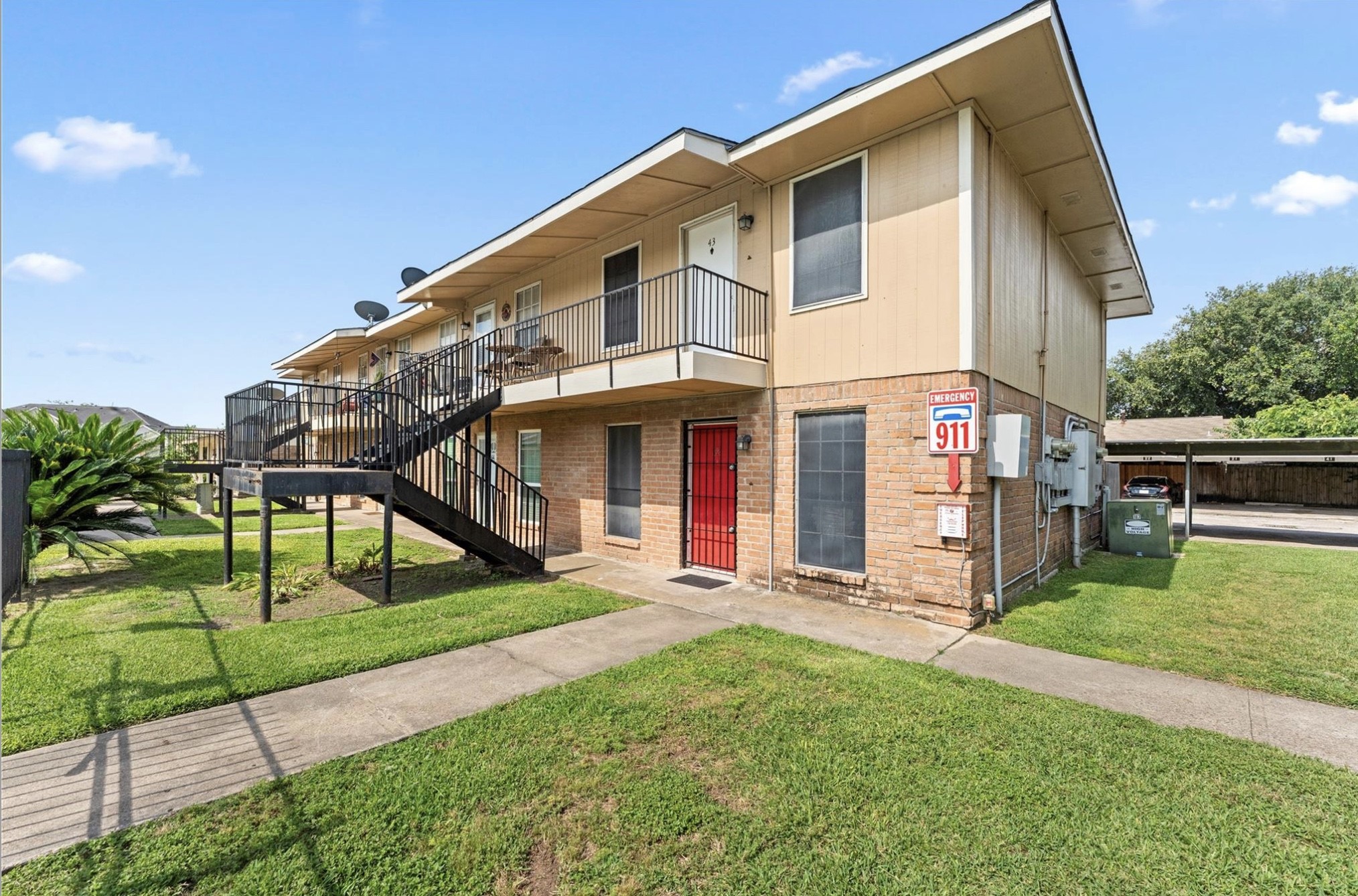 Listing photo 1