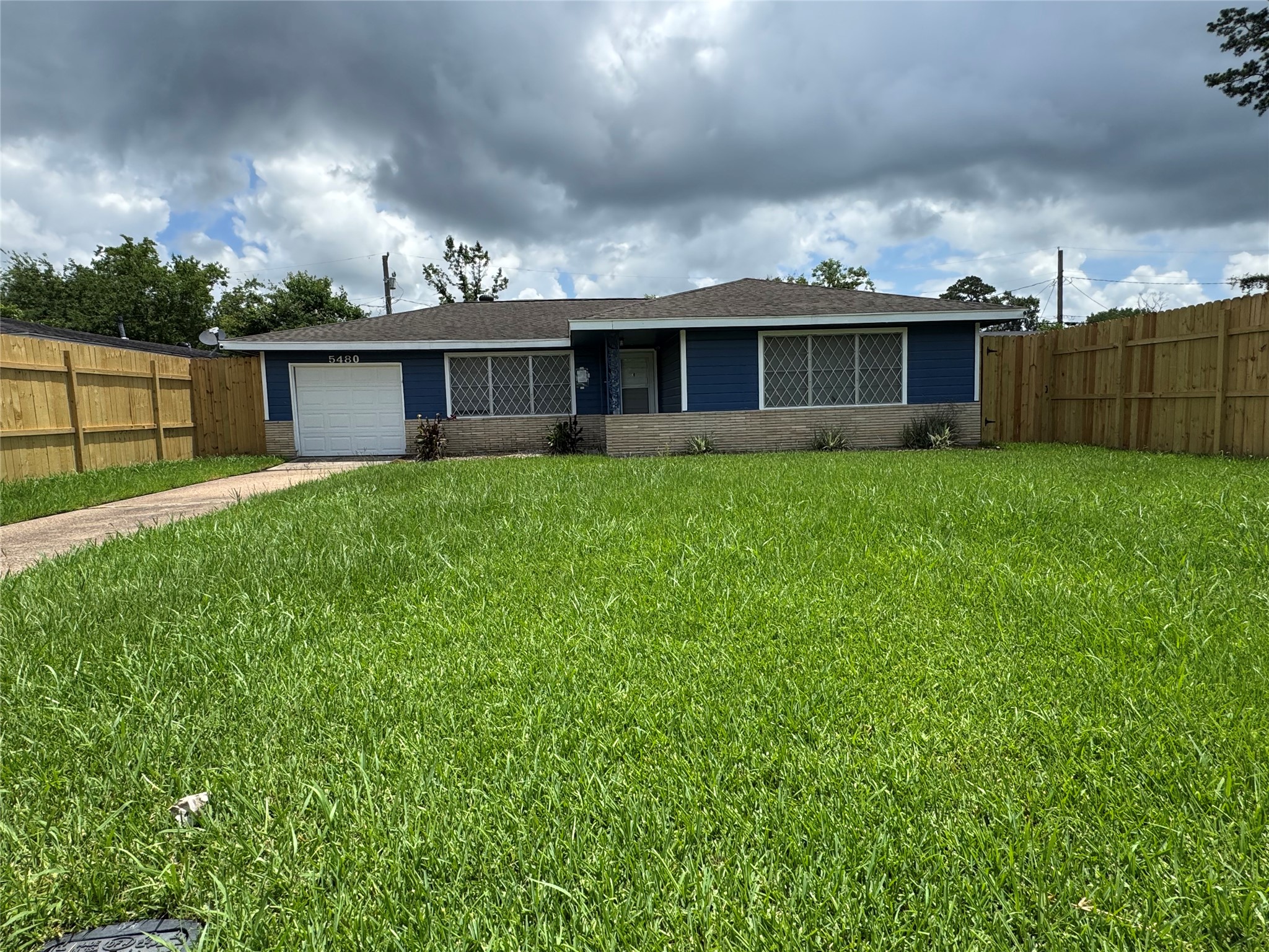 Listing photo 1